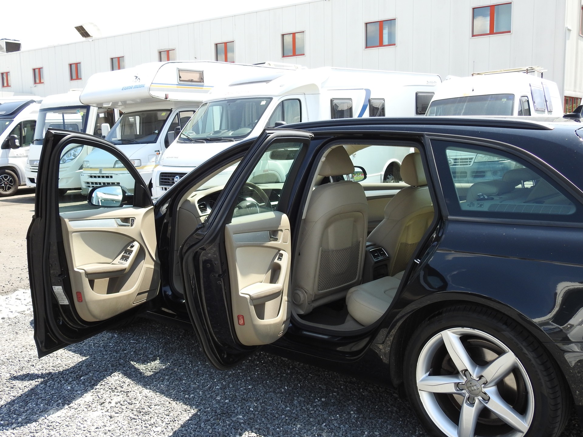 AUDI A4 Avant 2.0 TFSI quattro S-tronic-image-14