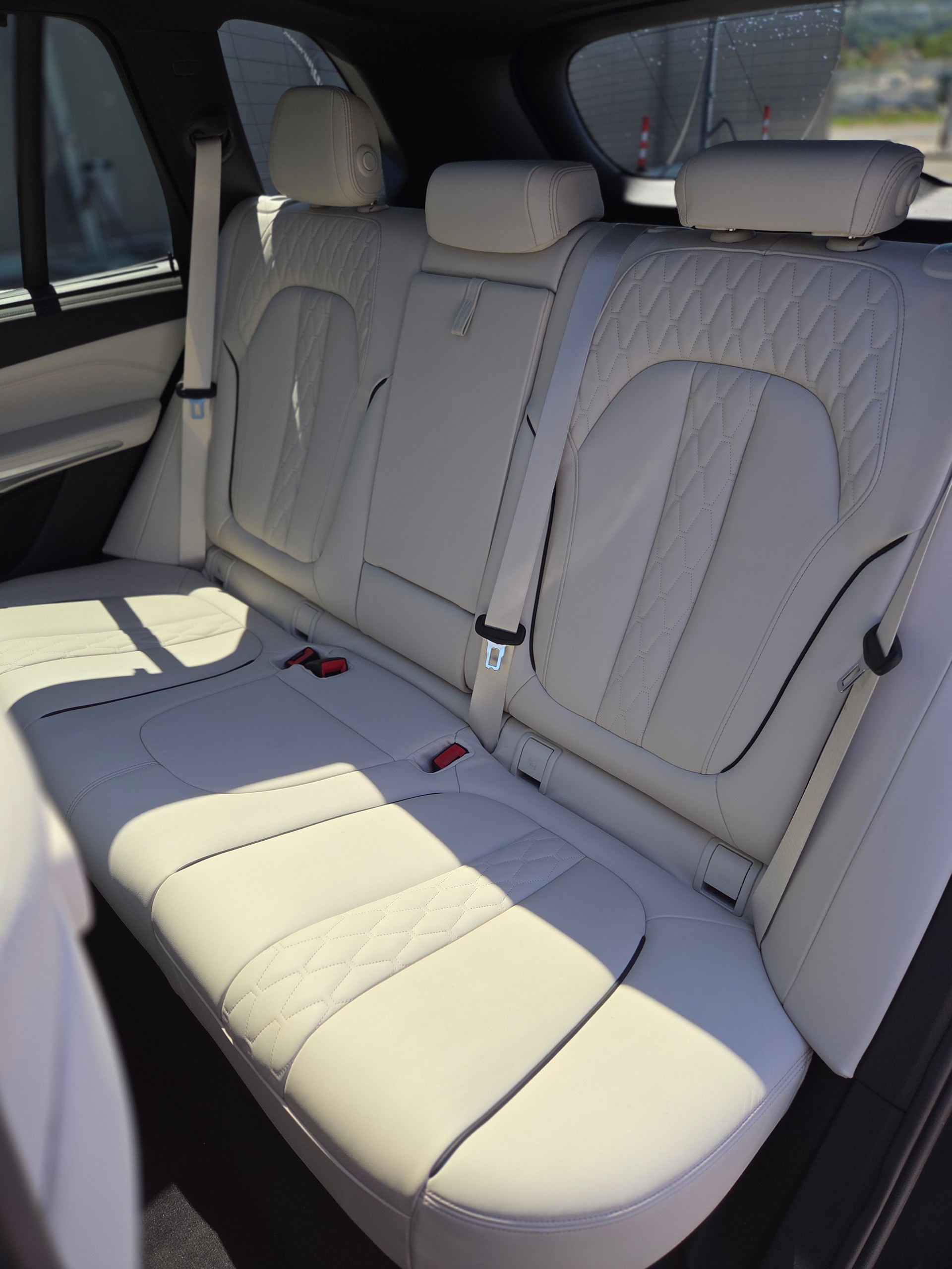 BMW X5 xDrive M50i Steptronic-image-10