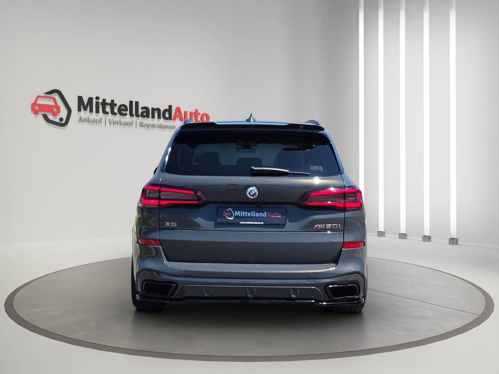BMW X5 xDrive M50i Steptronic-image-12