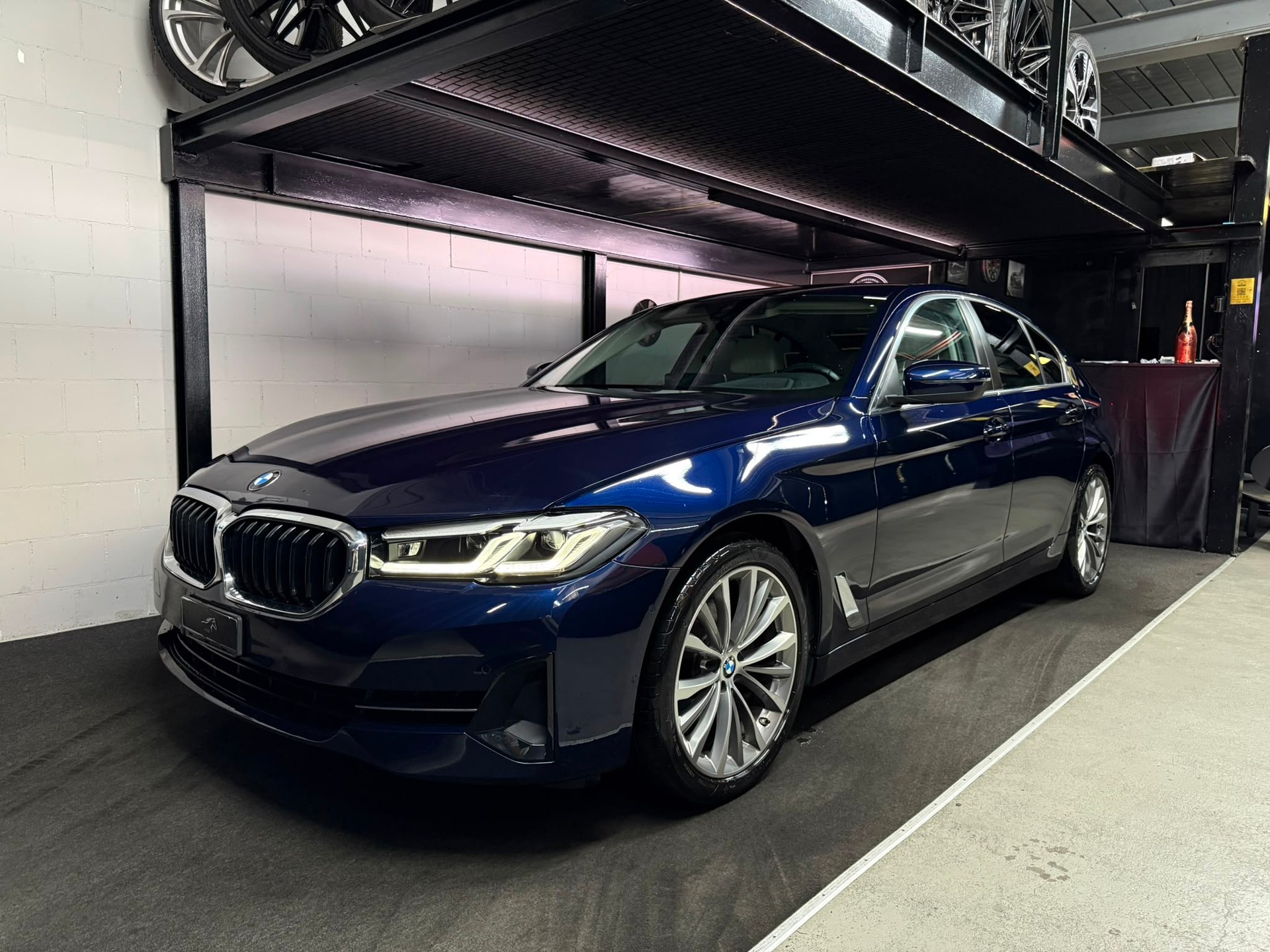 BMW 520d xDrive 48V Steptronic-image-0