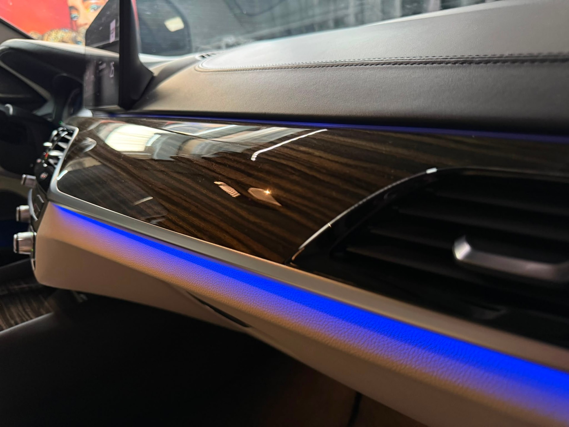 BMW 520d xDrive 48V Steptronic-image-22