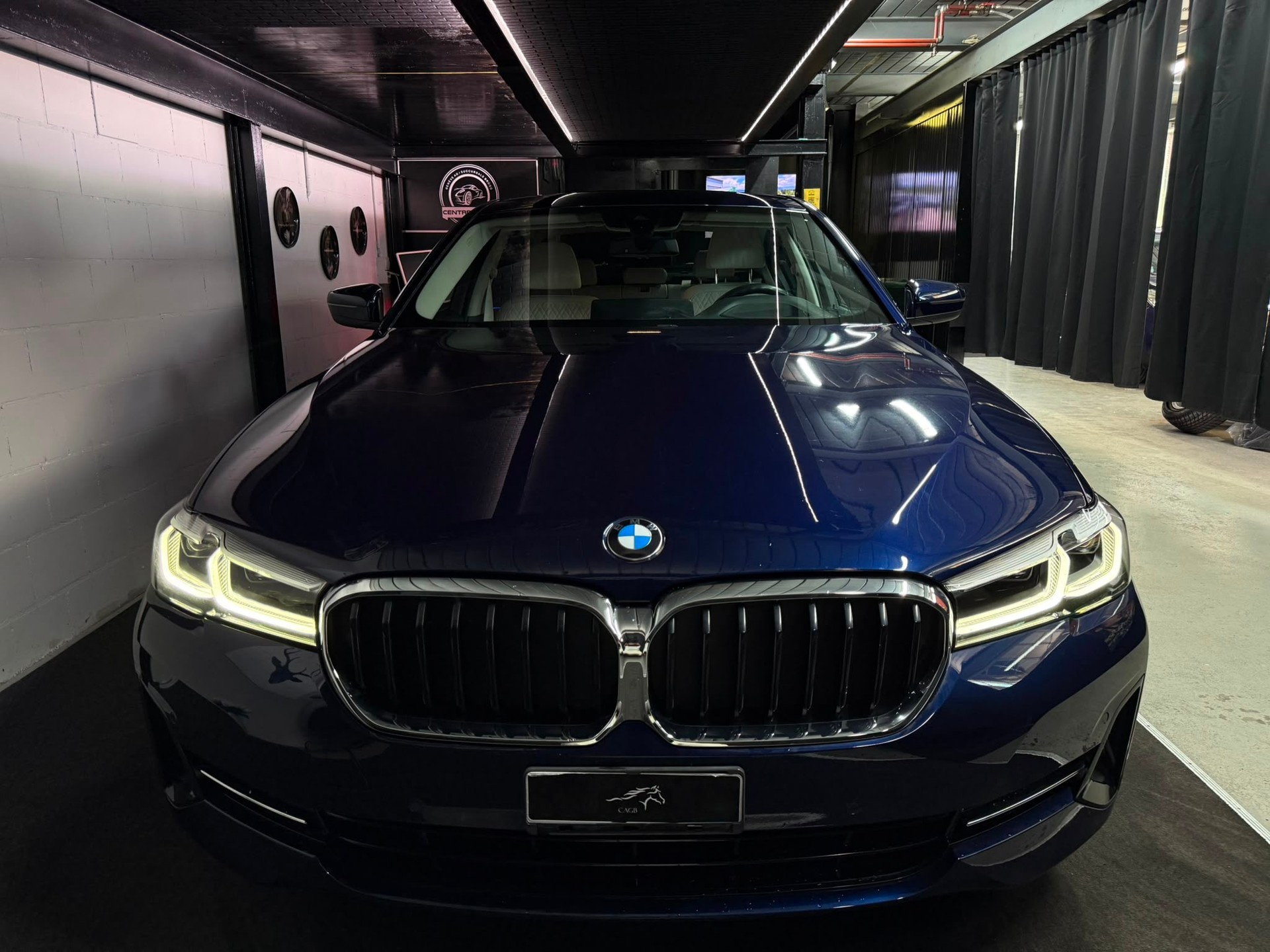 BMW 520d xDrive 48V Steptronic-image-7