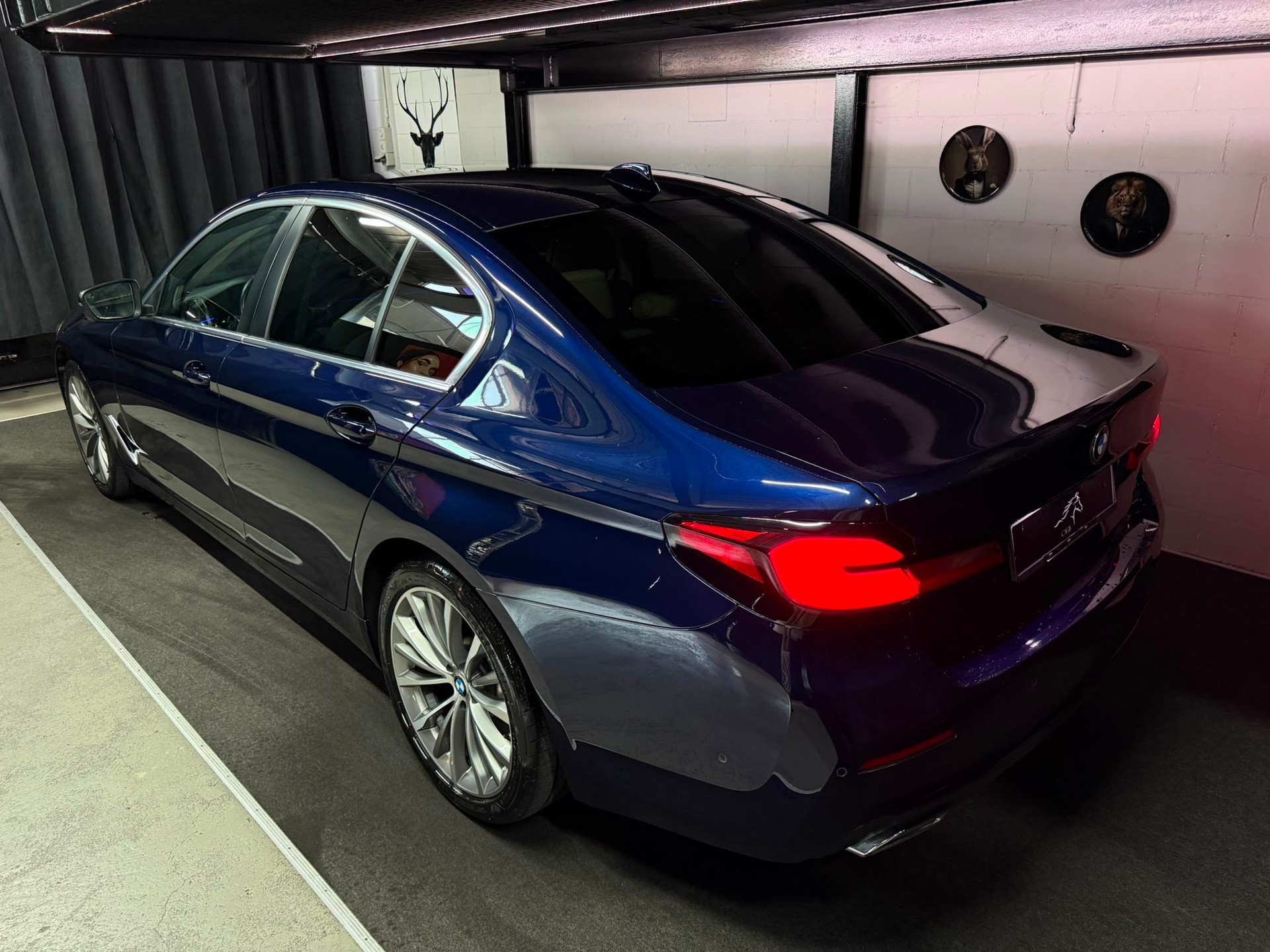 BMW 520d xDrive 48V Steptronic-image-5