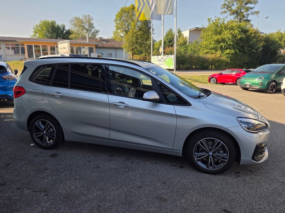 BMW 218i Gran Tourer DKG Sport Line-image-5