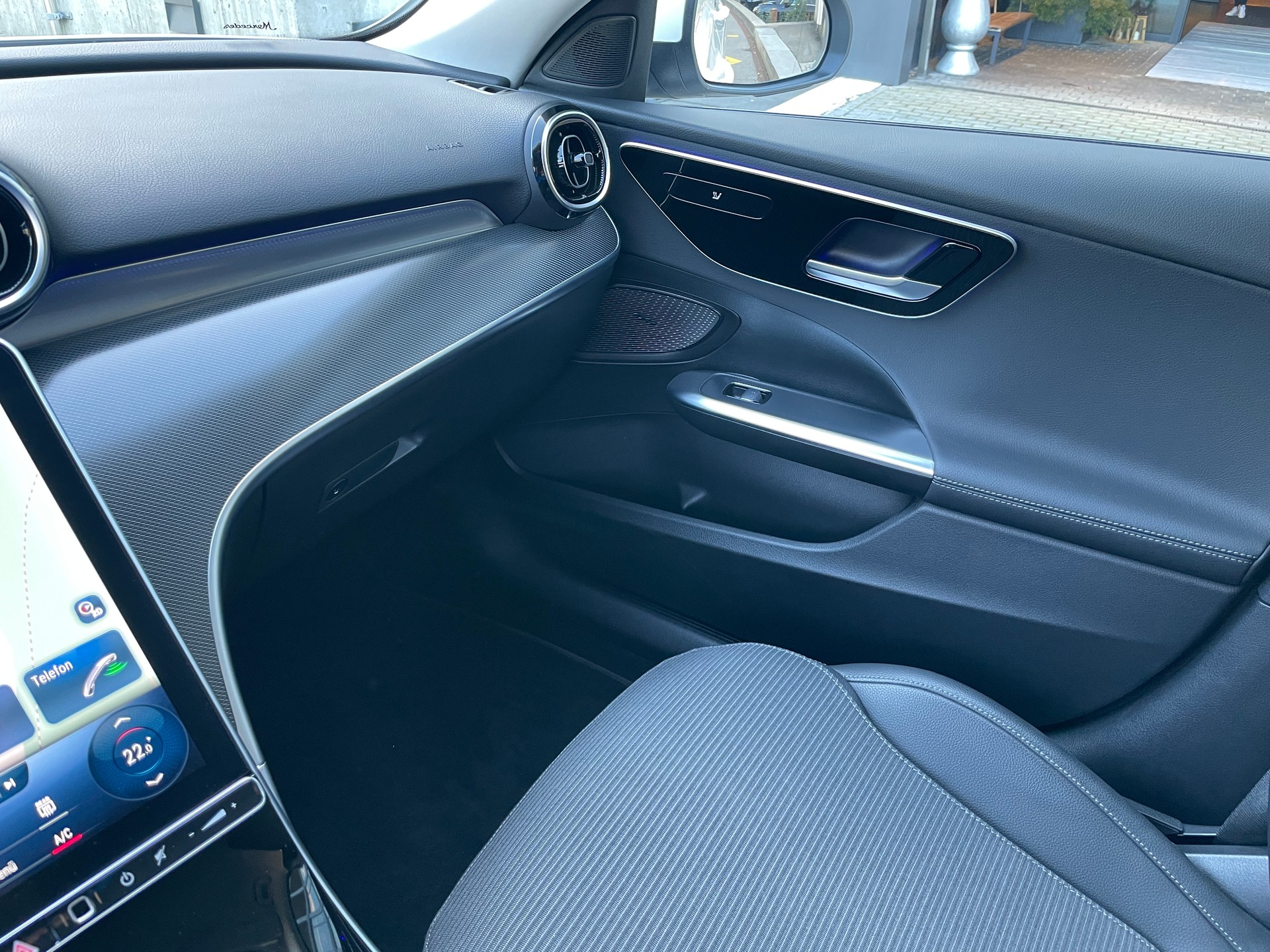 MERCEDES-BENZ C 220 d T Avantgarde-image-23