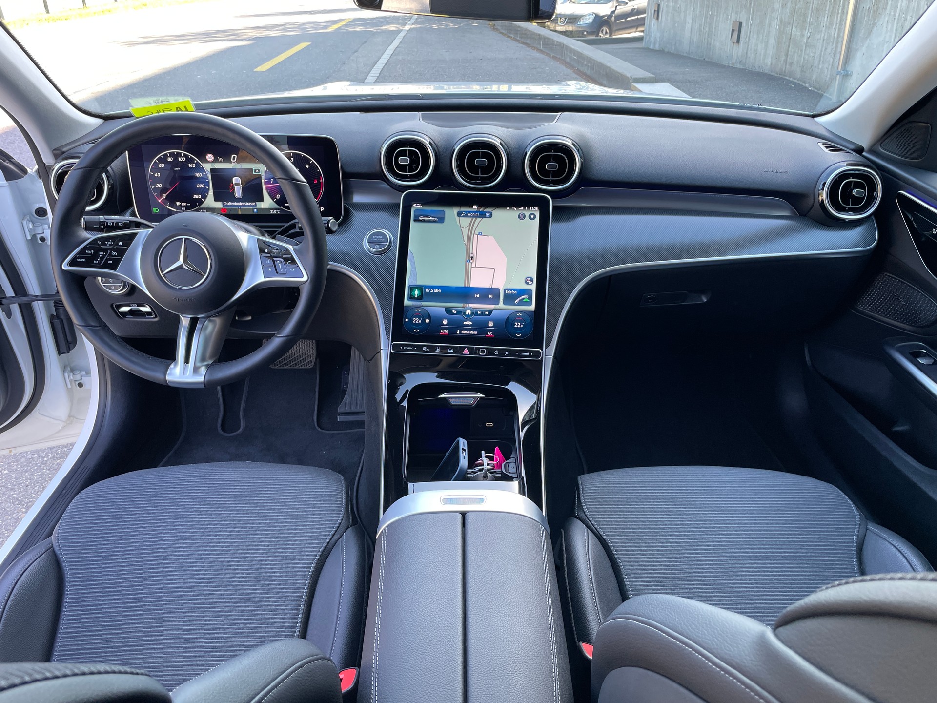 MERCEDES-BENZ C 220 d T Avantgarde-image-19