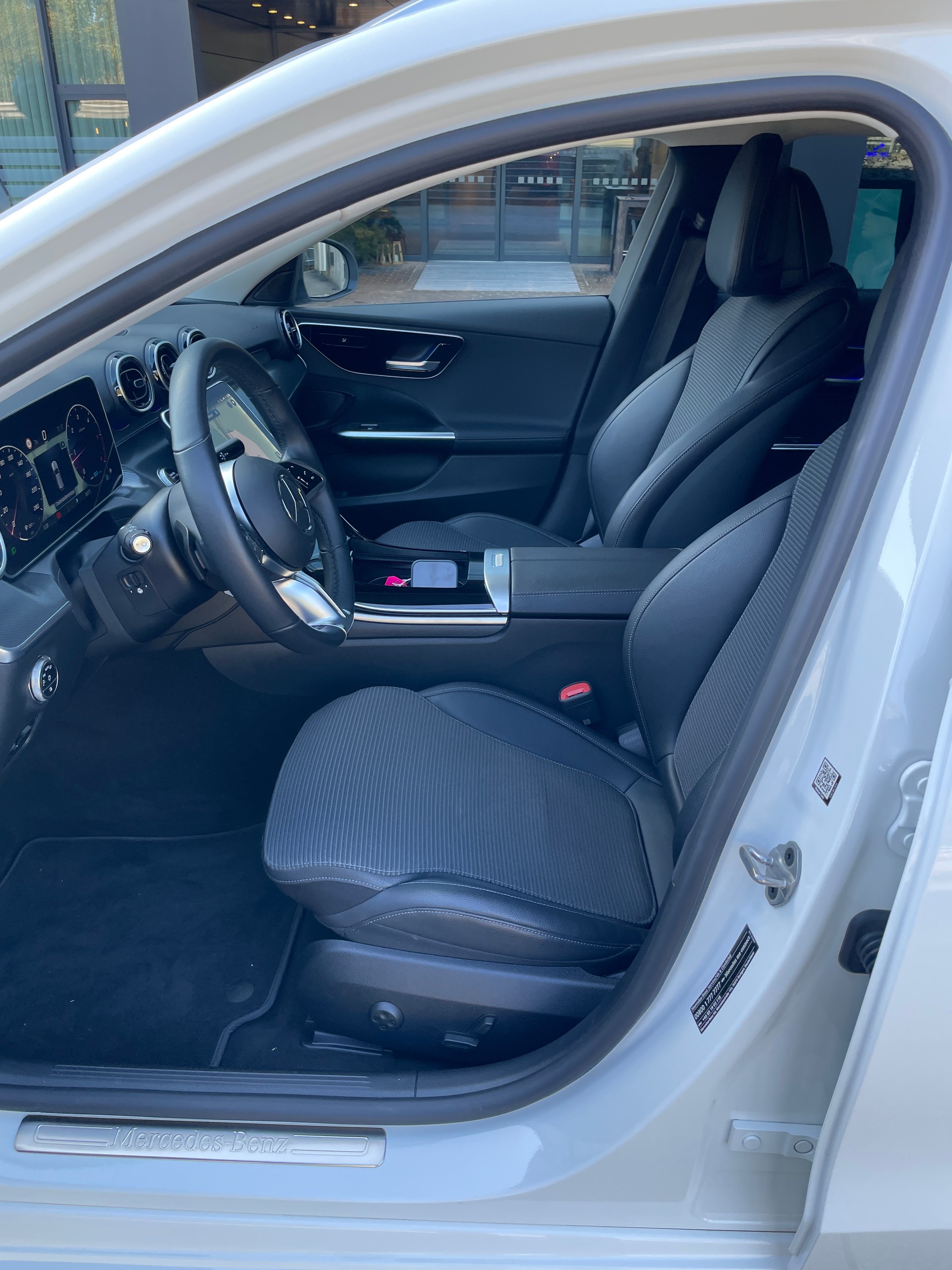 MERCEDES-BENZ C 220 d T Avantgarde-image-11