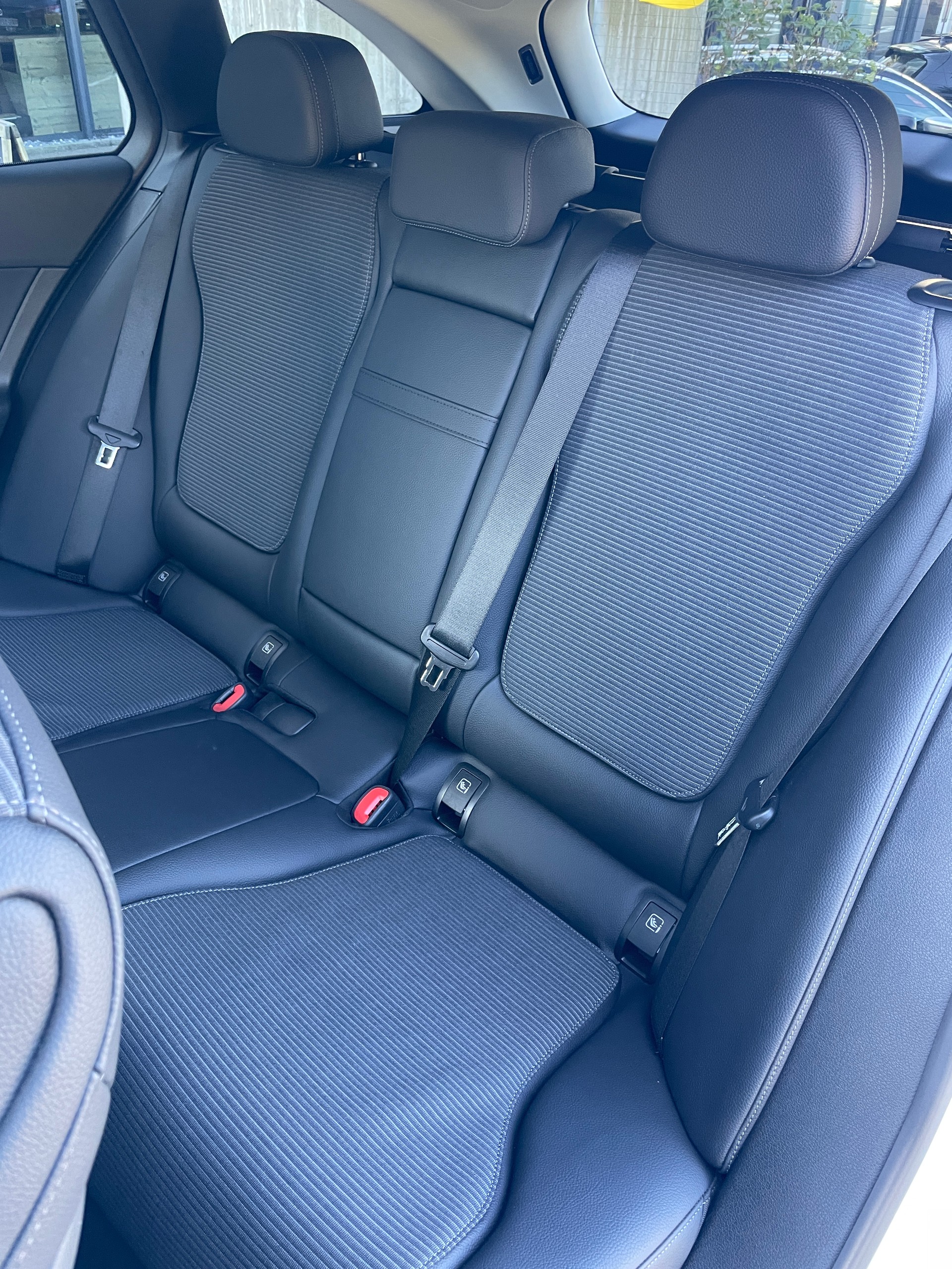 MERCEDES-BENZ C 220 d T Avantgarde-image-13
