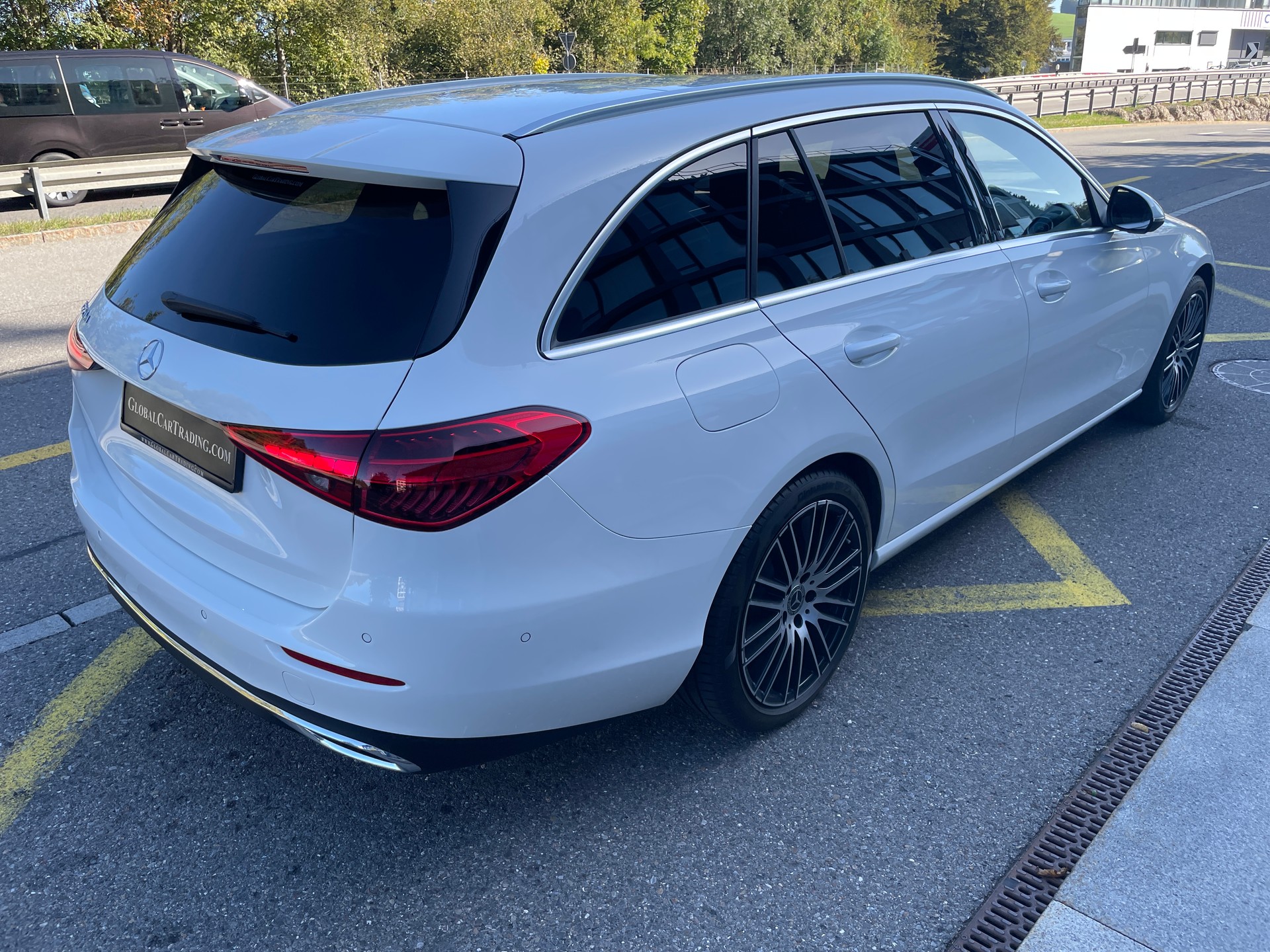 MERCEDES-BENZ C 220 d T Avantgarde-image-4