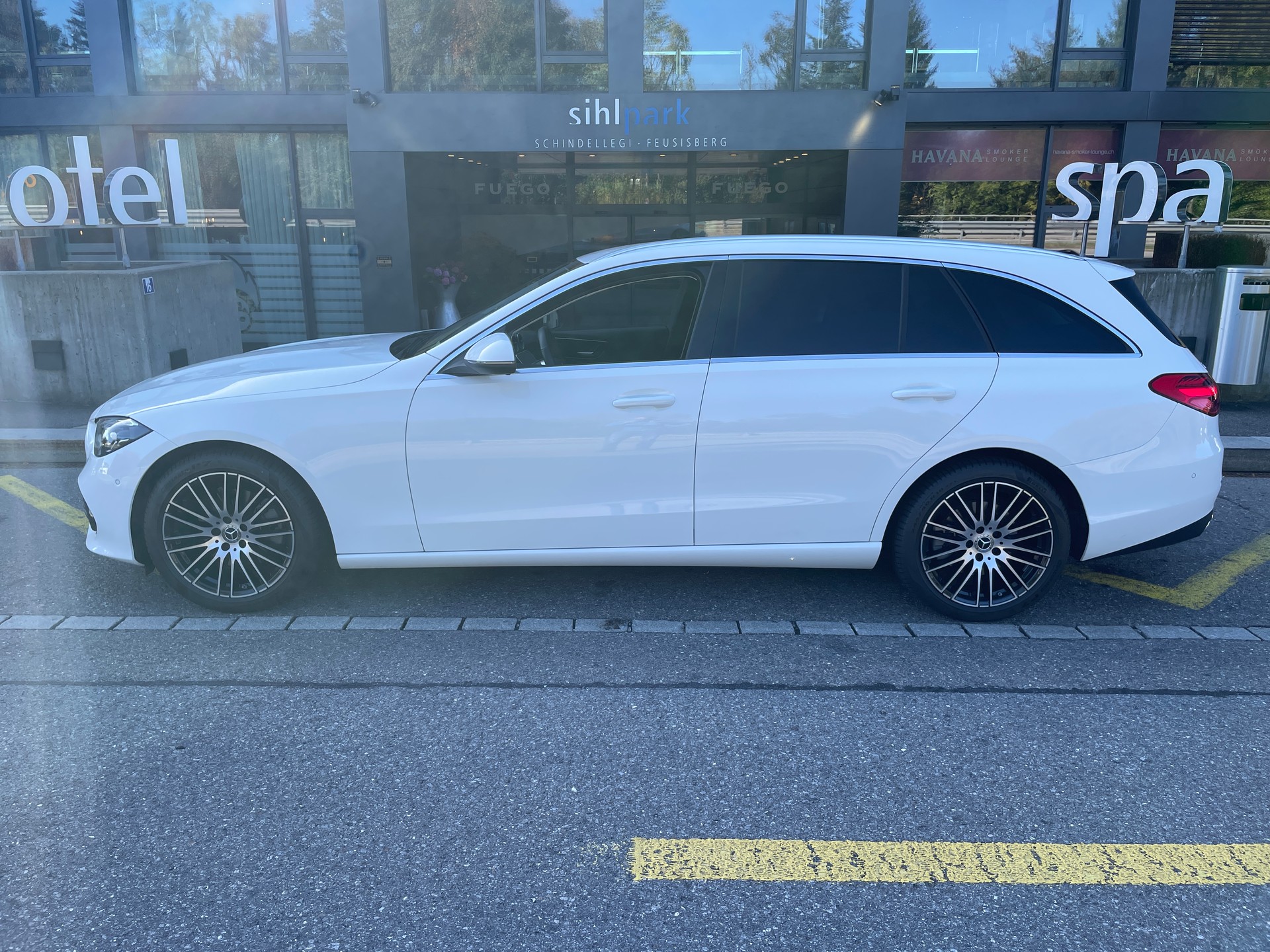 MERCEDES-BENZ C 220 d T Avantgarde-image-8