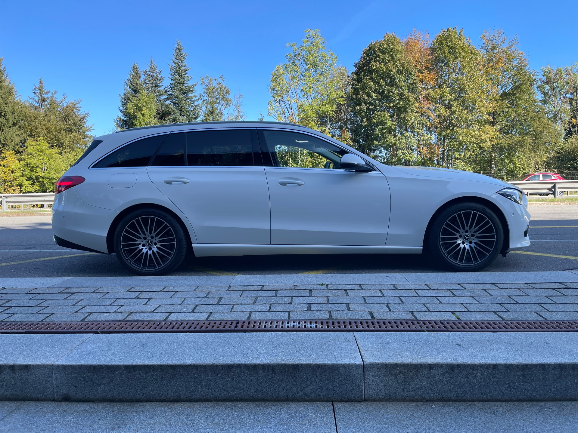 MERCEDES-BENZ C 220 d T Avantgarde-image-3
