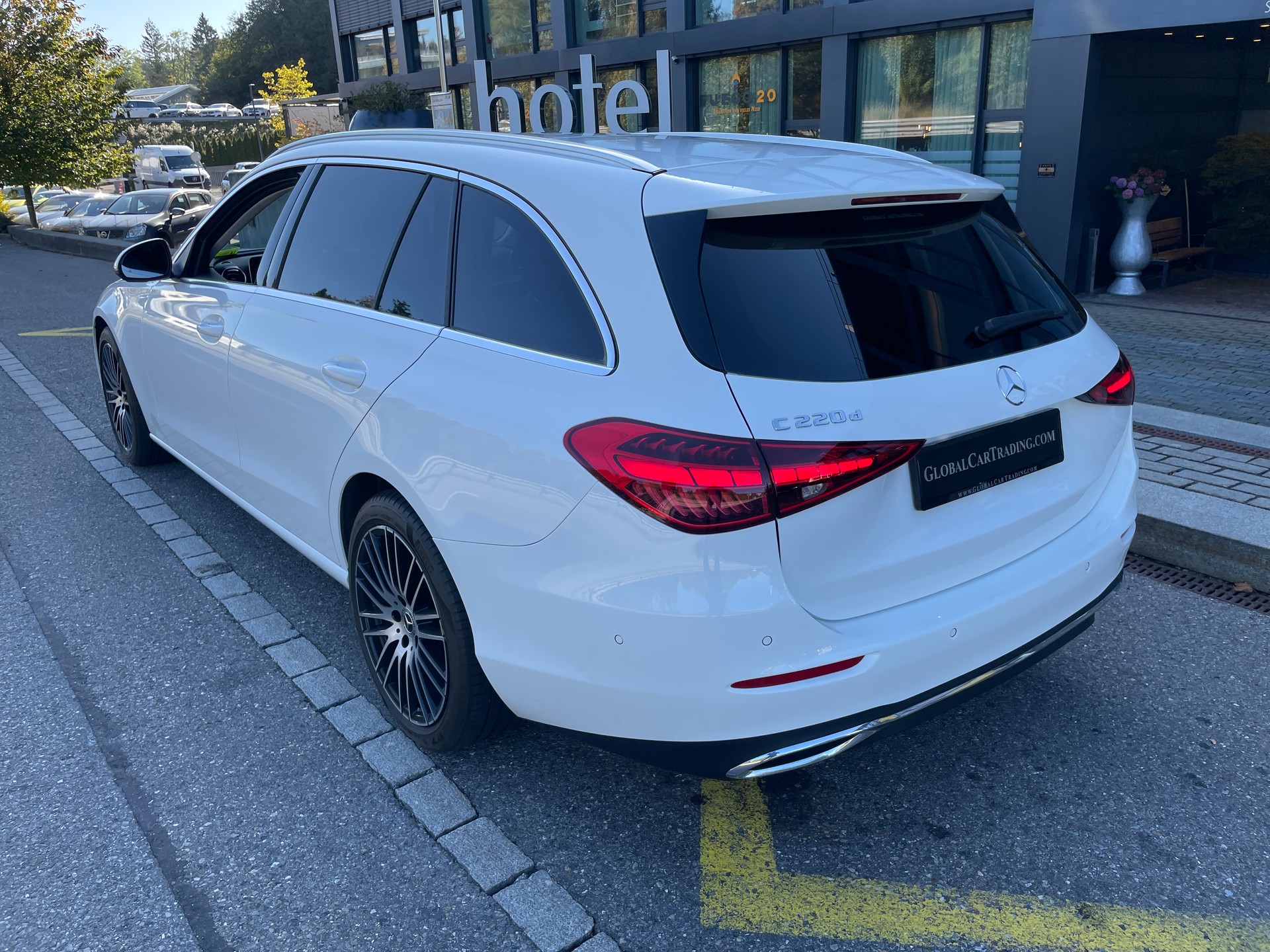 MERCEDES-BENZ C 220 d T Avantgarde-image-7