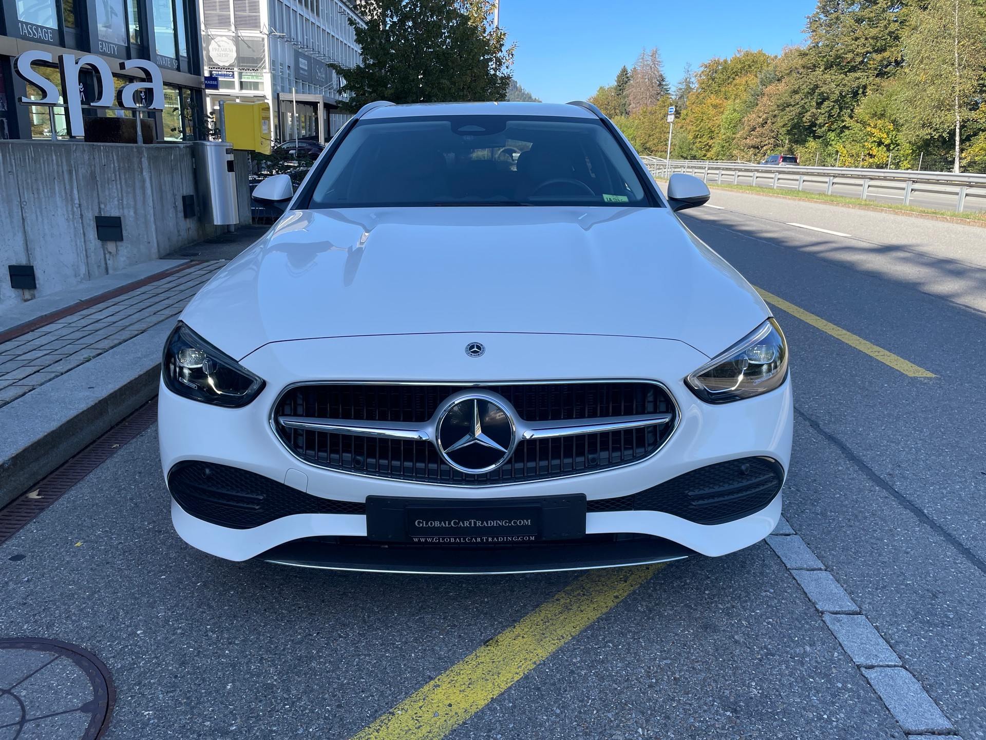 MERCEDES-BENZ C 220 d T Avantgarde-image-1