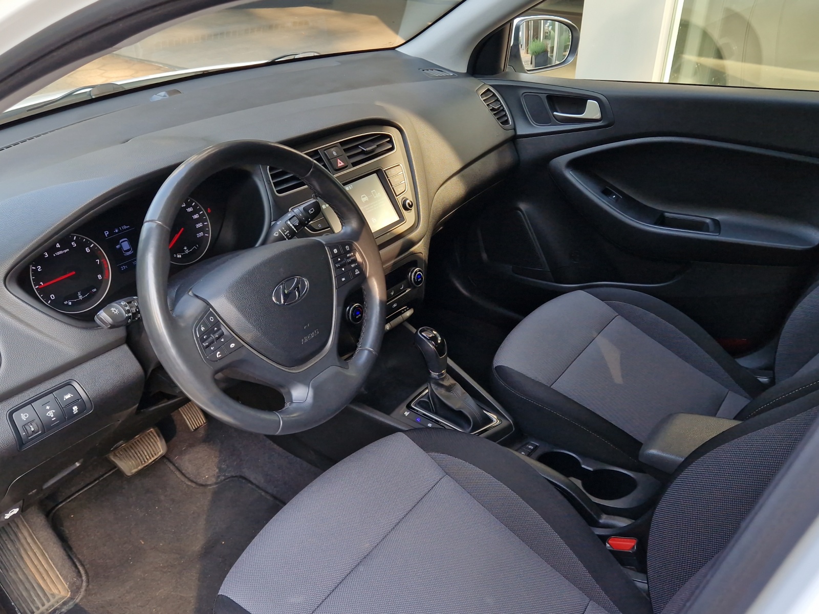 HYUNDAI i20 1.0 T-GDi 120 Amplia-image-4