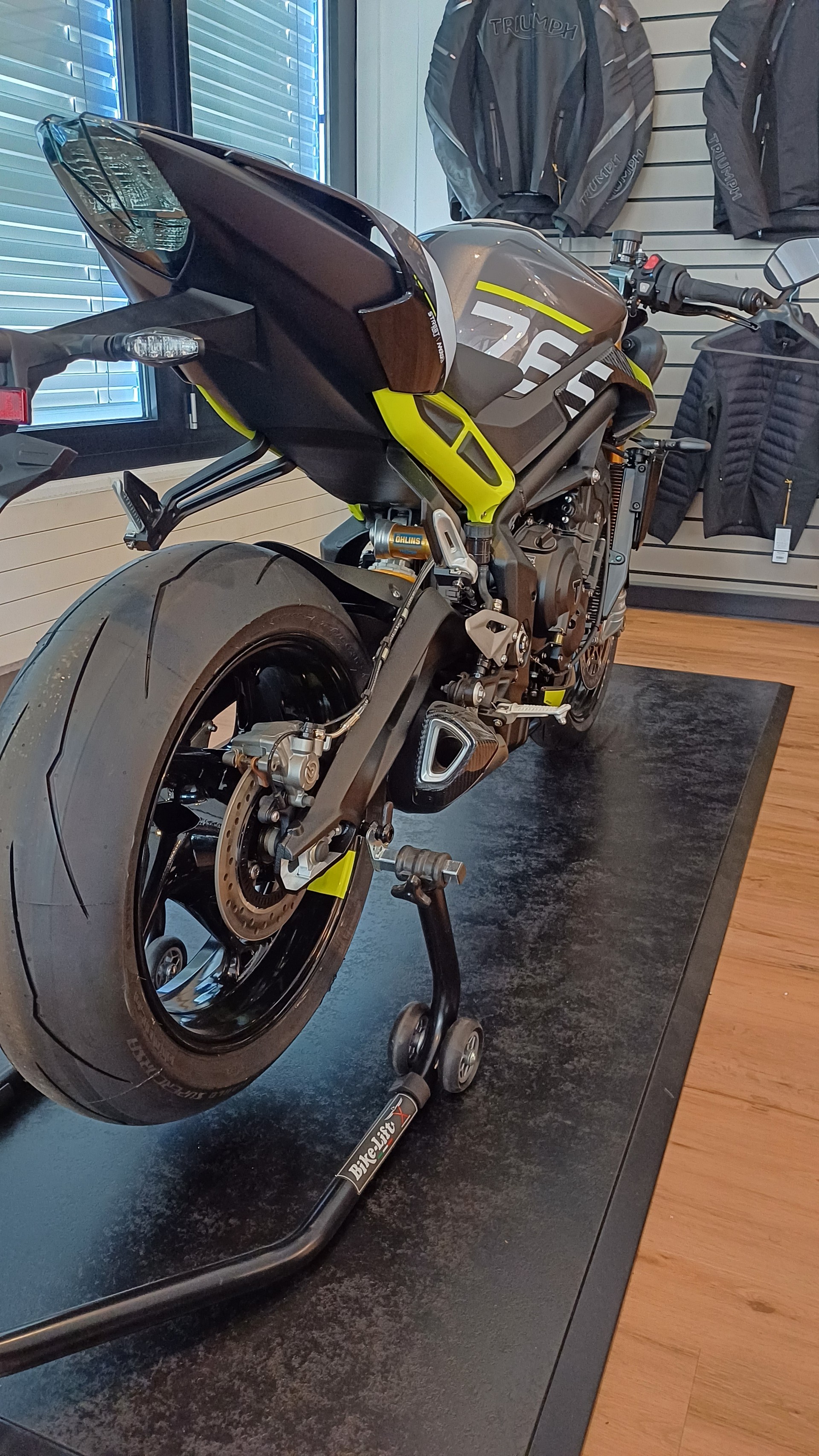 TRIUMPH Éditions exclusive Street Triple Moto2TM-image-8