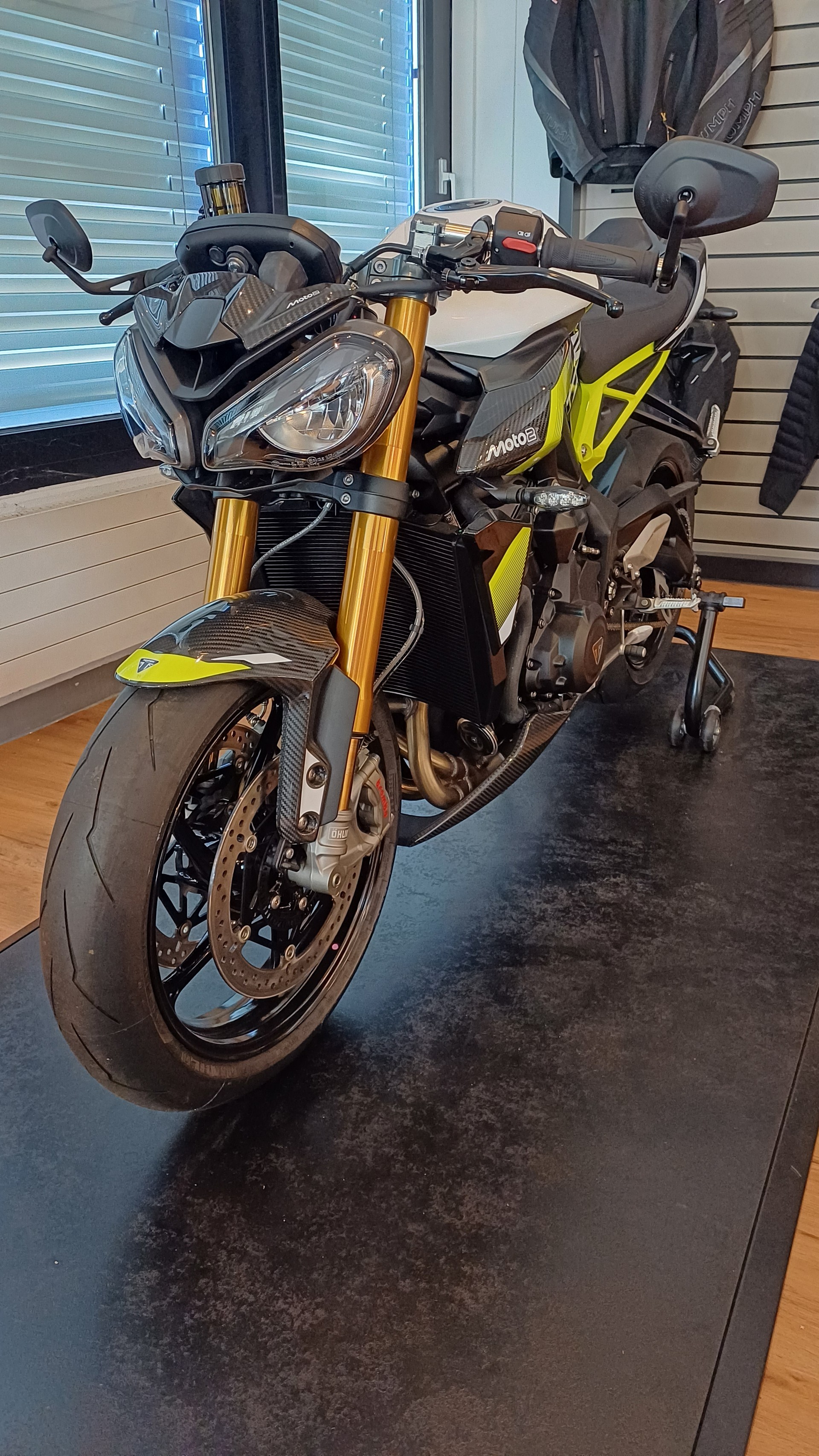 TRIUMPH Éditions exclusive Street Triple Moto2TM-image-3