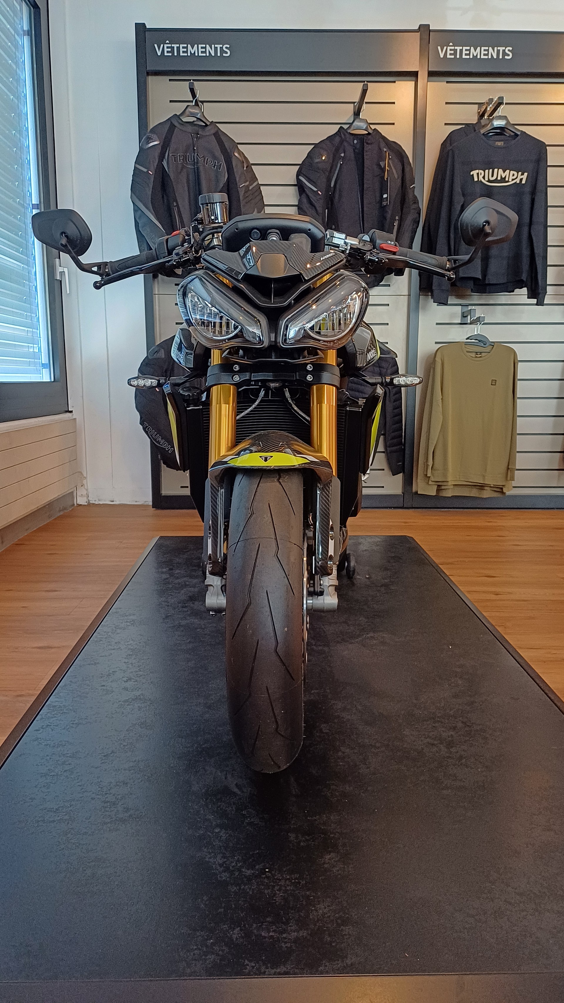 TRIUMPH Éditions exclusive Street Triple Moto2TM-image-2