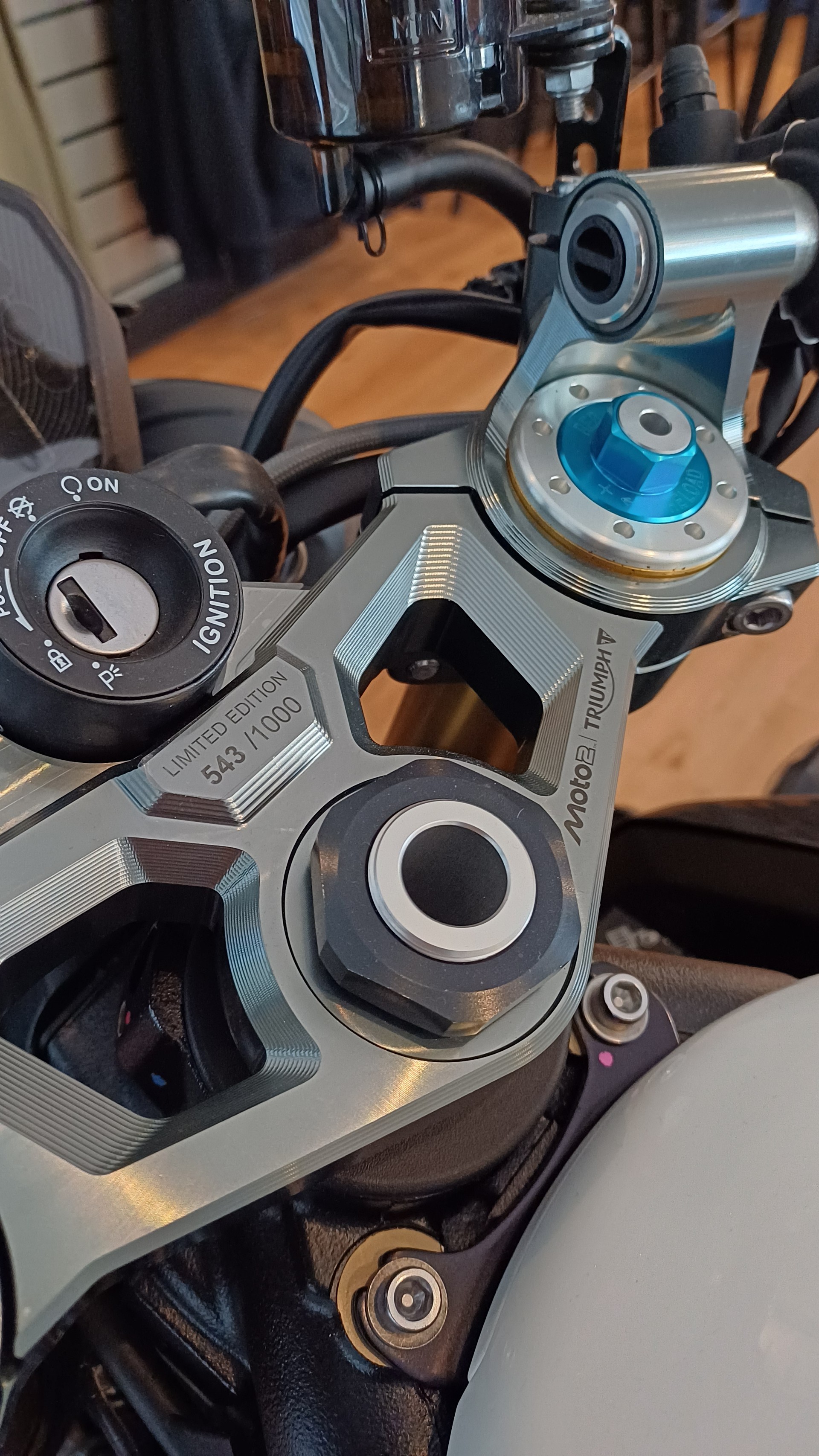 TRIUMPH Éditions exclusive Street Triple Moto2TM-image-6