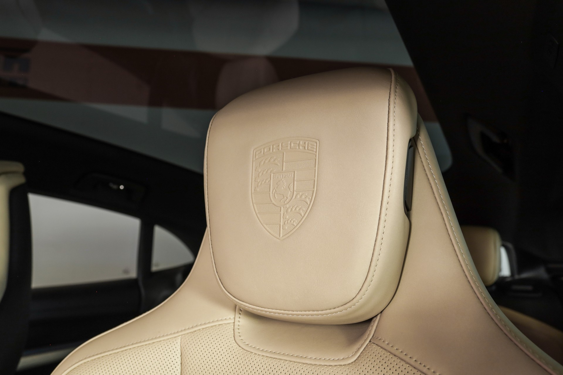 PORSCHE Taycan 4S Cross Turismo-image-9