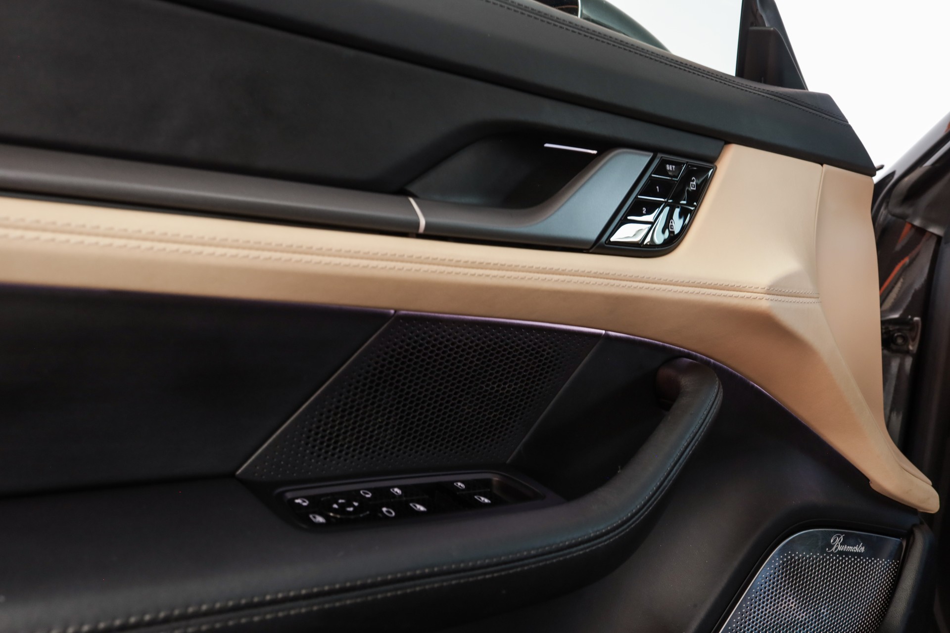 PORSCHE Taycan 4S Cross Turismo-image-12