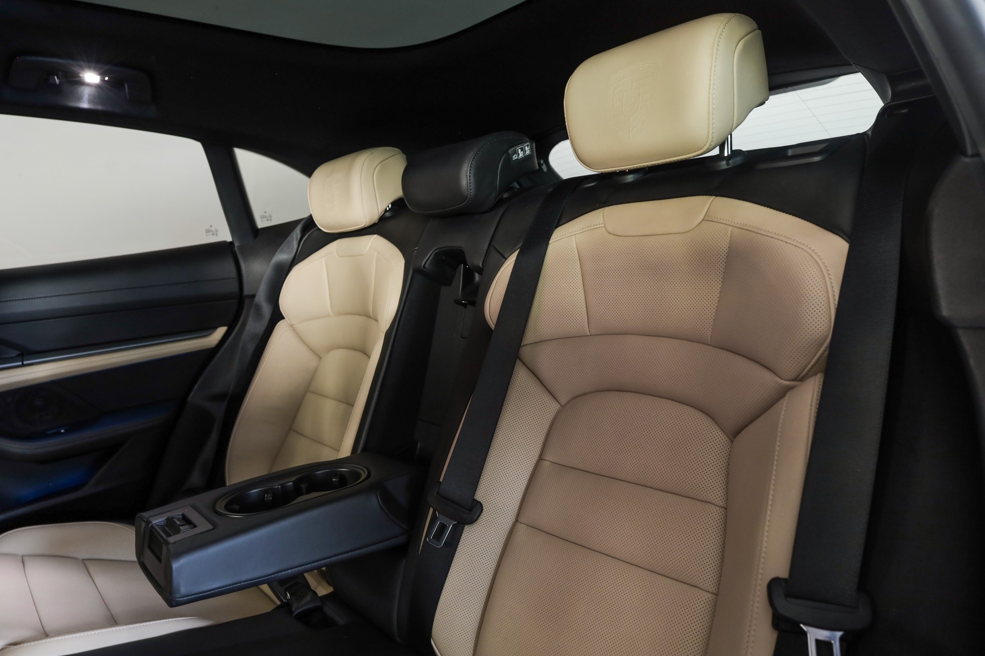 PORSCHE Taycan 4S Cross Turismo-image-8