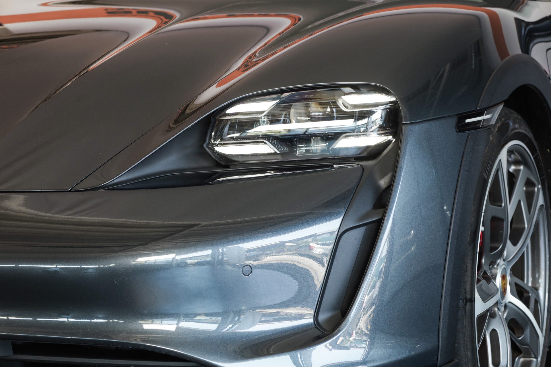 PORSCHE Taycan 4S Cross Turismo-image-27