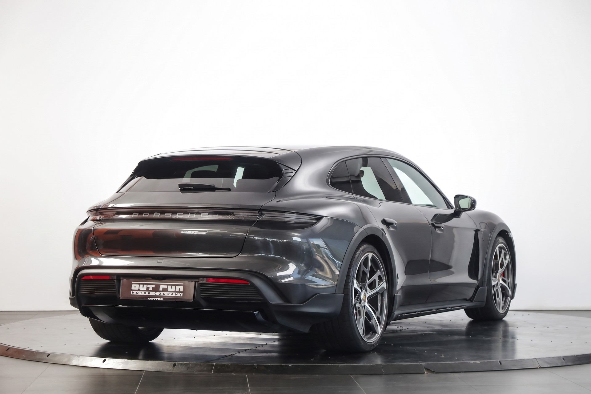PORSCHE Taycan 4S Cross Turismo-showroom-element-3