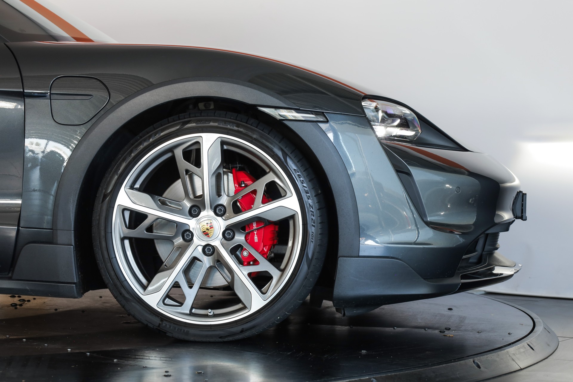 PORSCHE Taycan 4S Cross Turismo-image-28