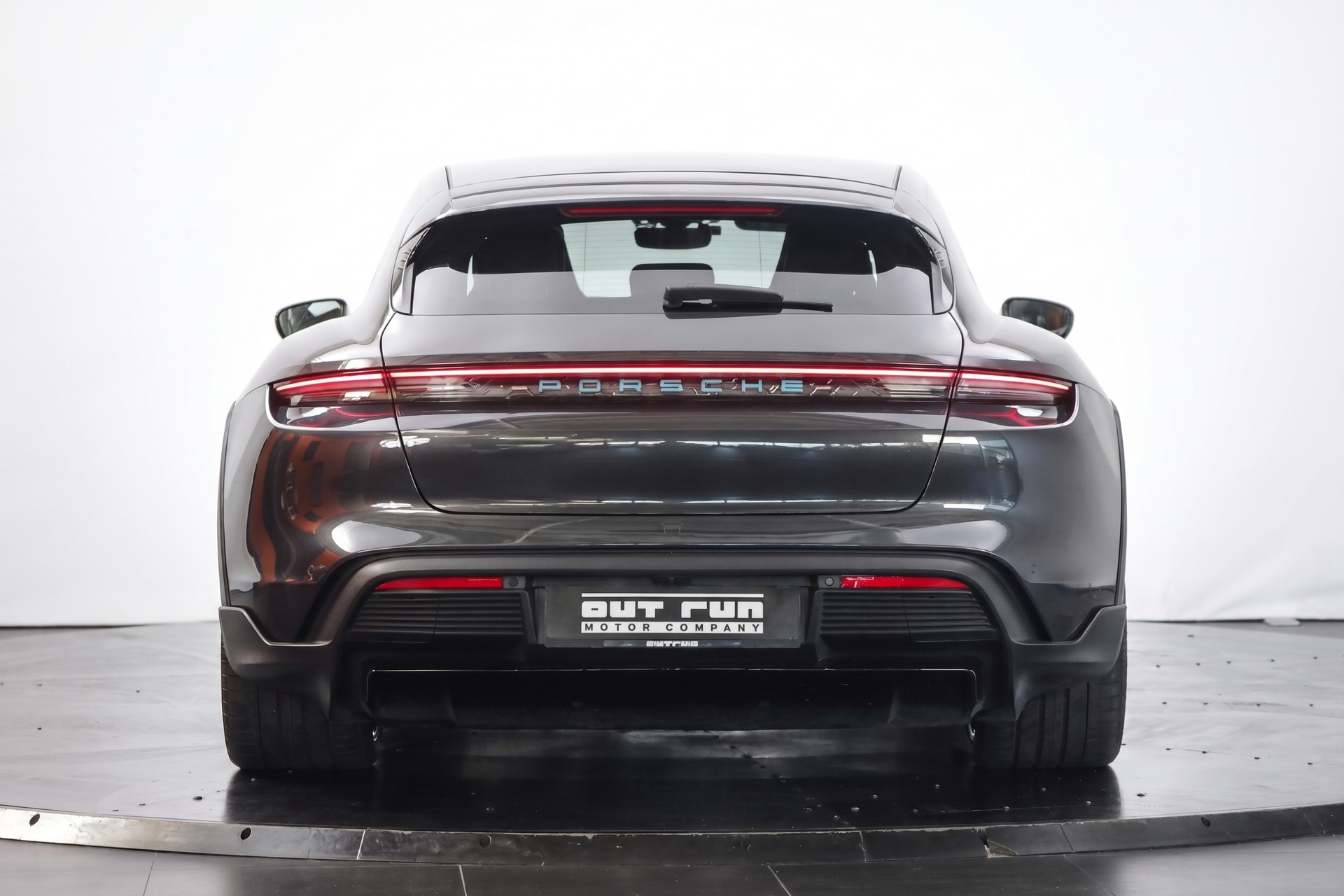 PORSCHE Taycan 4S Cross Turismo-showroom-element-2