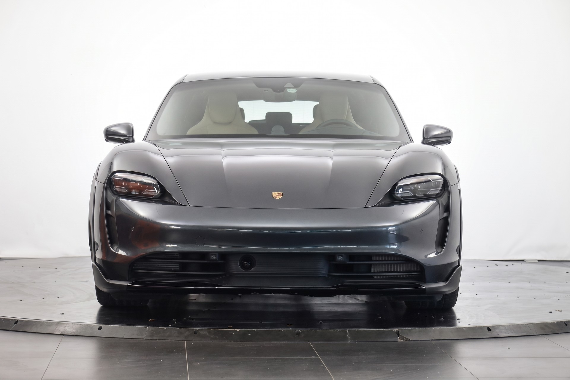PORSCHE Taycan 4S Cross Turismo-showroom-element-1