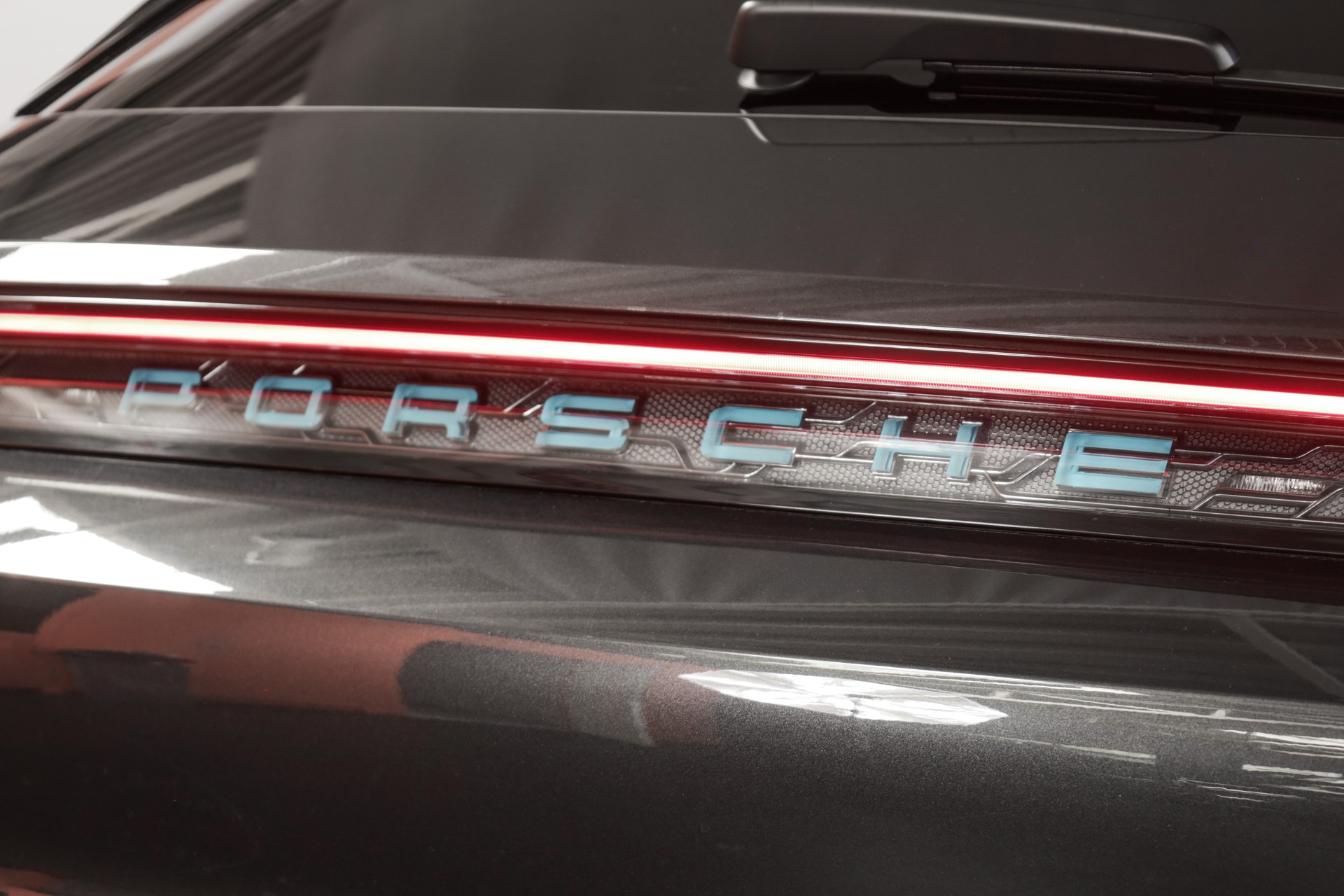 PORSCHE Taycan 4S Cross Turismo-image-26