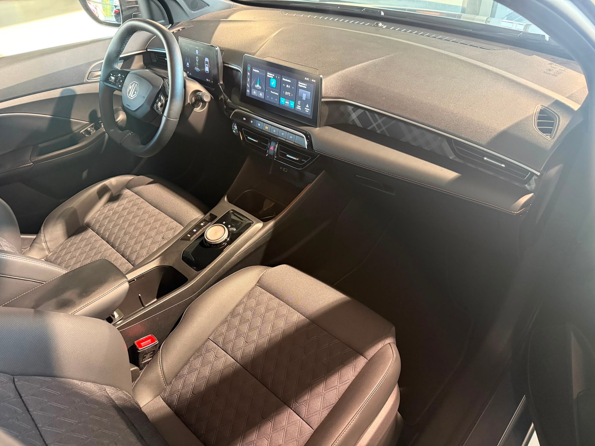 MG 3 1.5 Hybrid Luxury Aut.-image-11