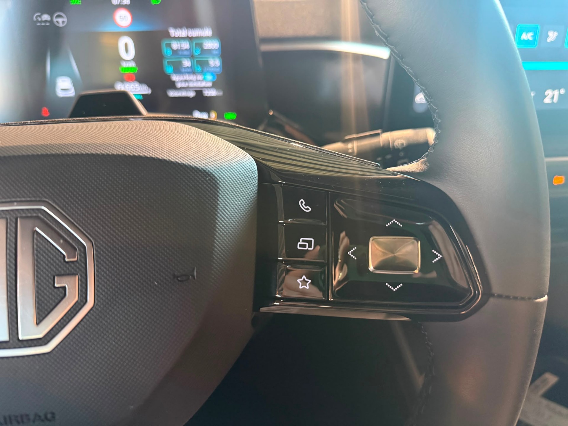 MG 3 1.5 Hybrid Luxury Aut.-image-16