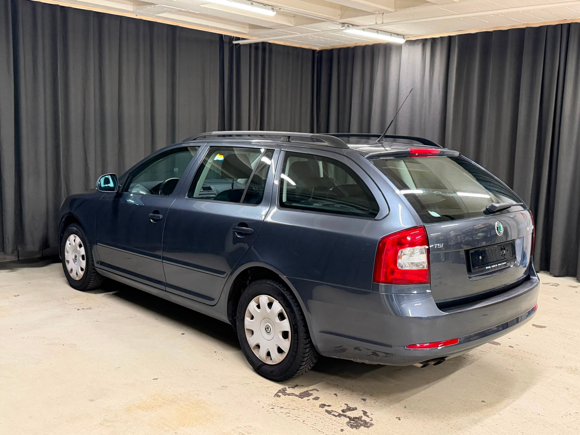 SKODA Octavia Combi 1.4 TSI Family-image-4