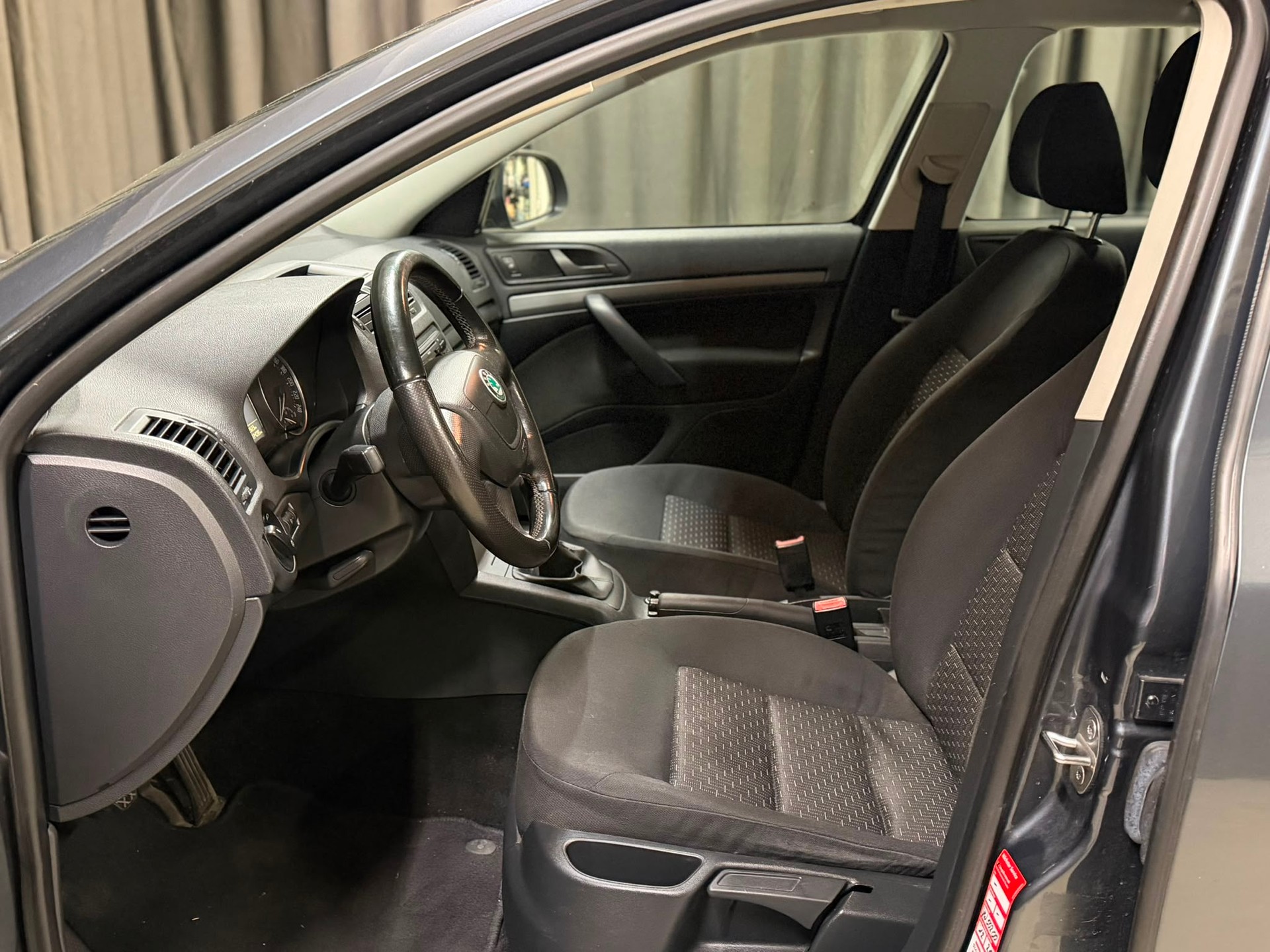 SKODA Octavia Combi 1.4 TSI Family-image-6