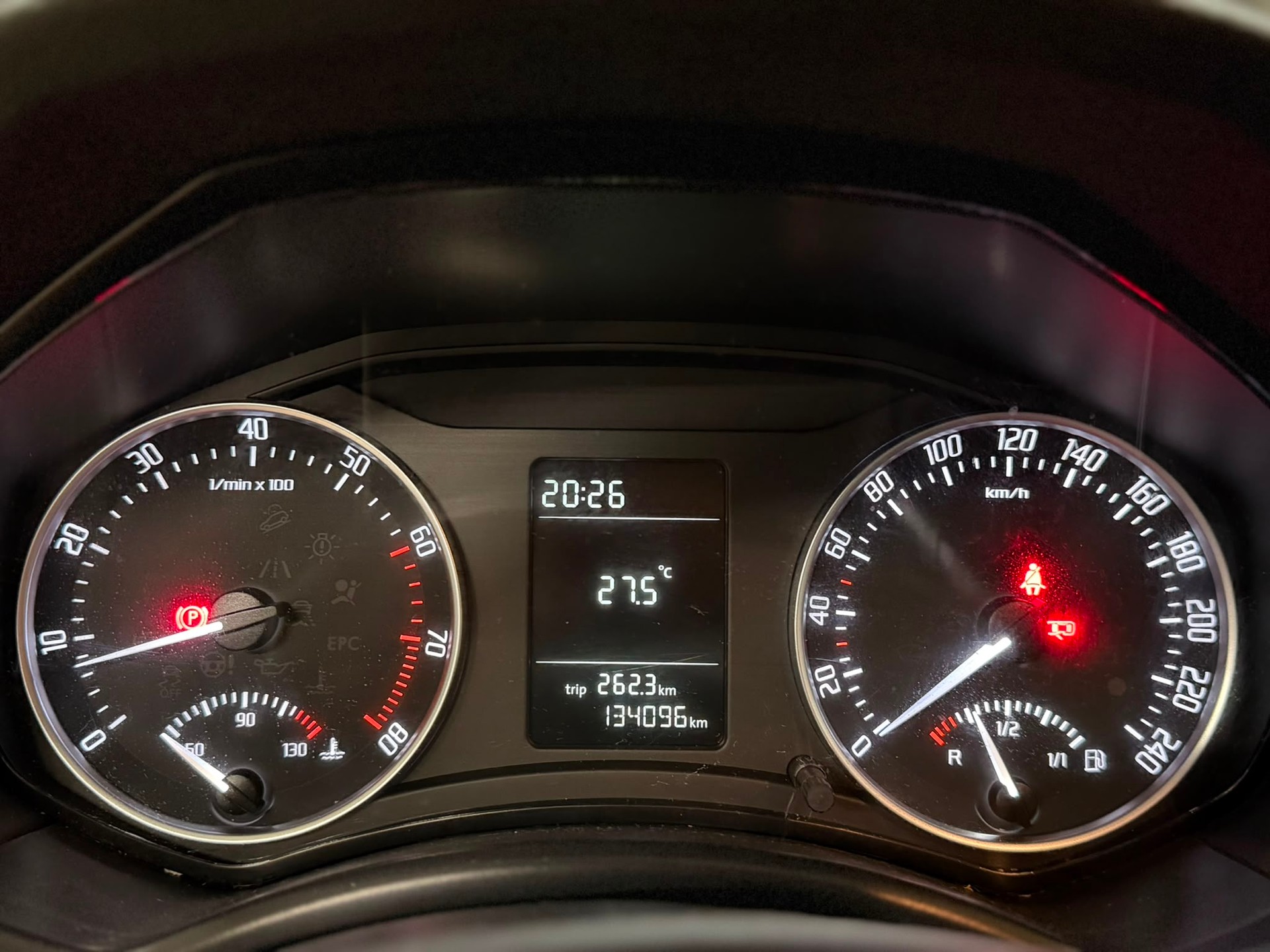SKODA Octavia Combi 1.4 TSI Family-image-8