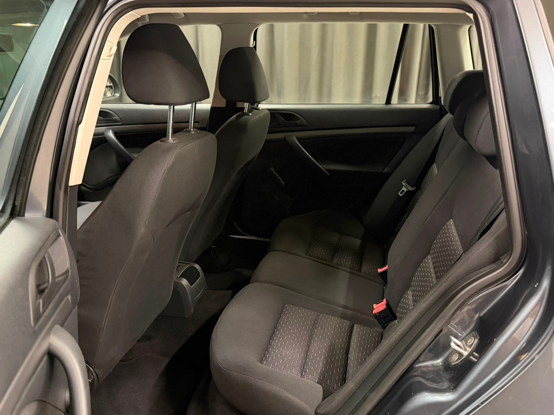 SKODA Octavia Combi 1.4 TSI Family-image-12