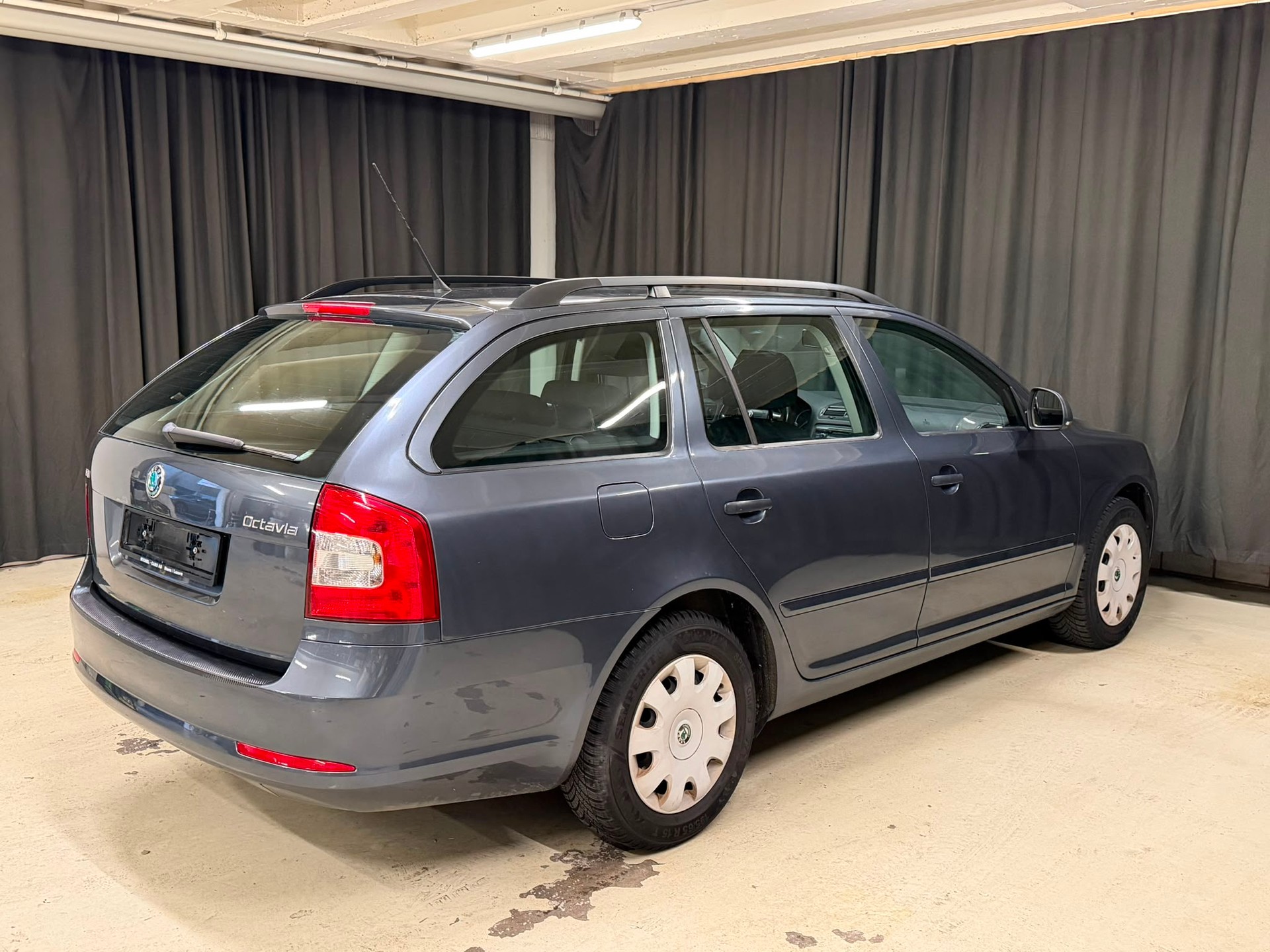 SKODA Octavia Combi 1.4 TSI Family-image-3