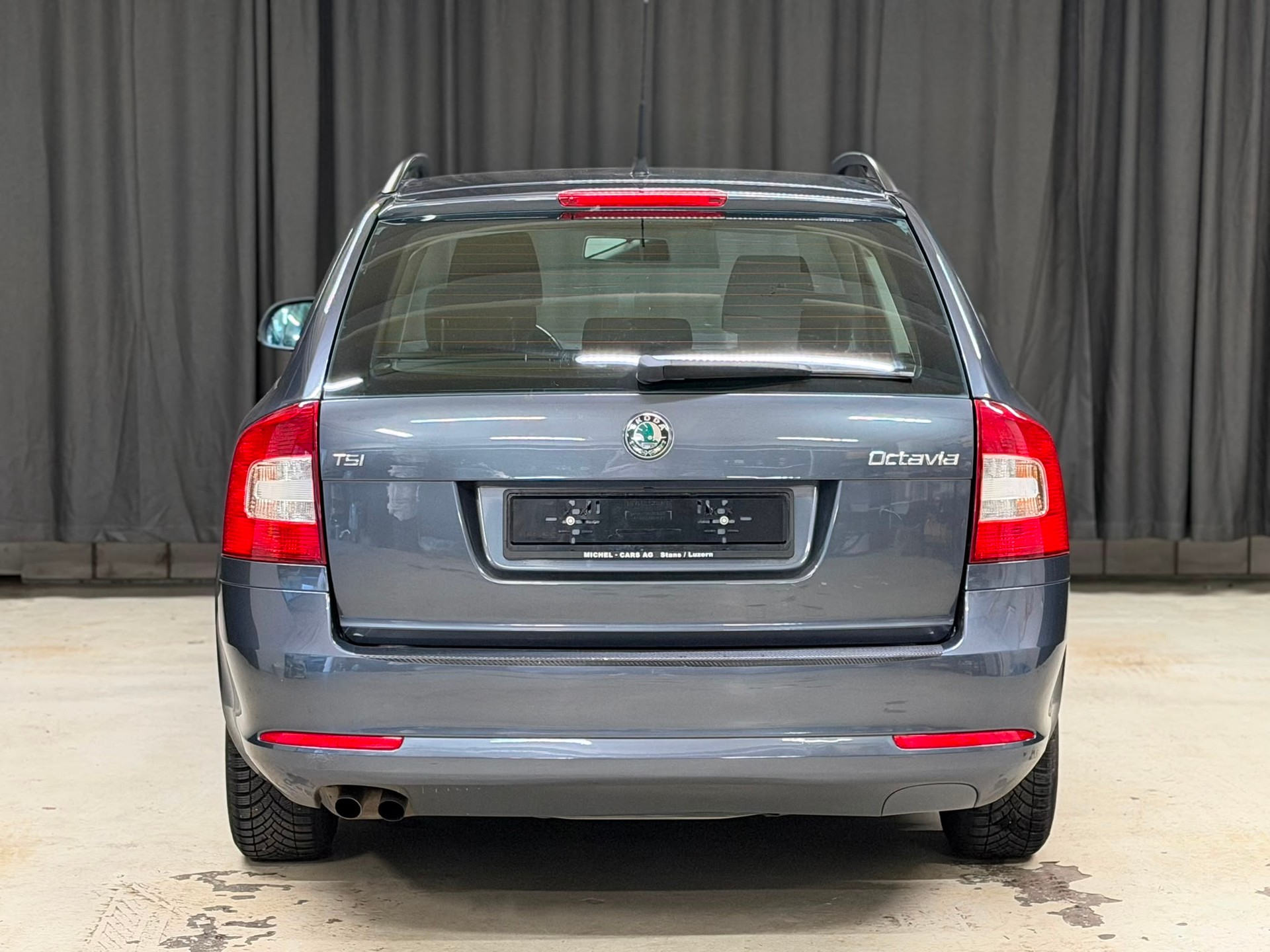 SKODA Octavia Combi 1.4 TSI Family-image-5