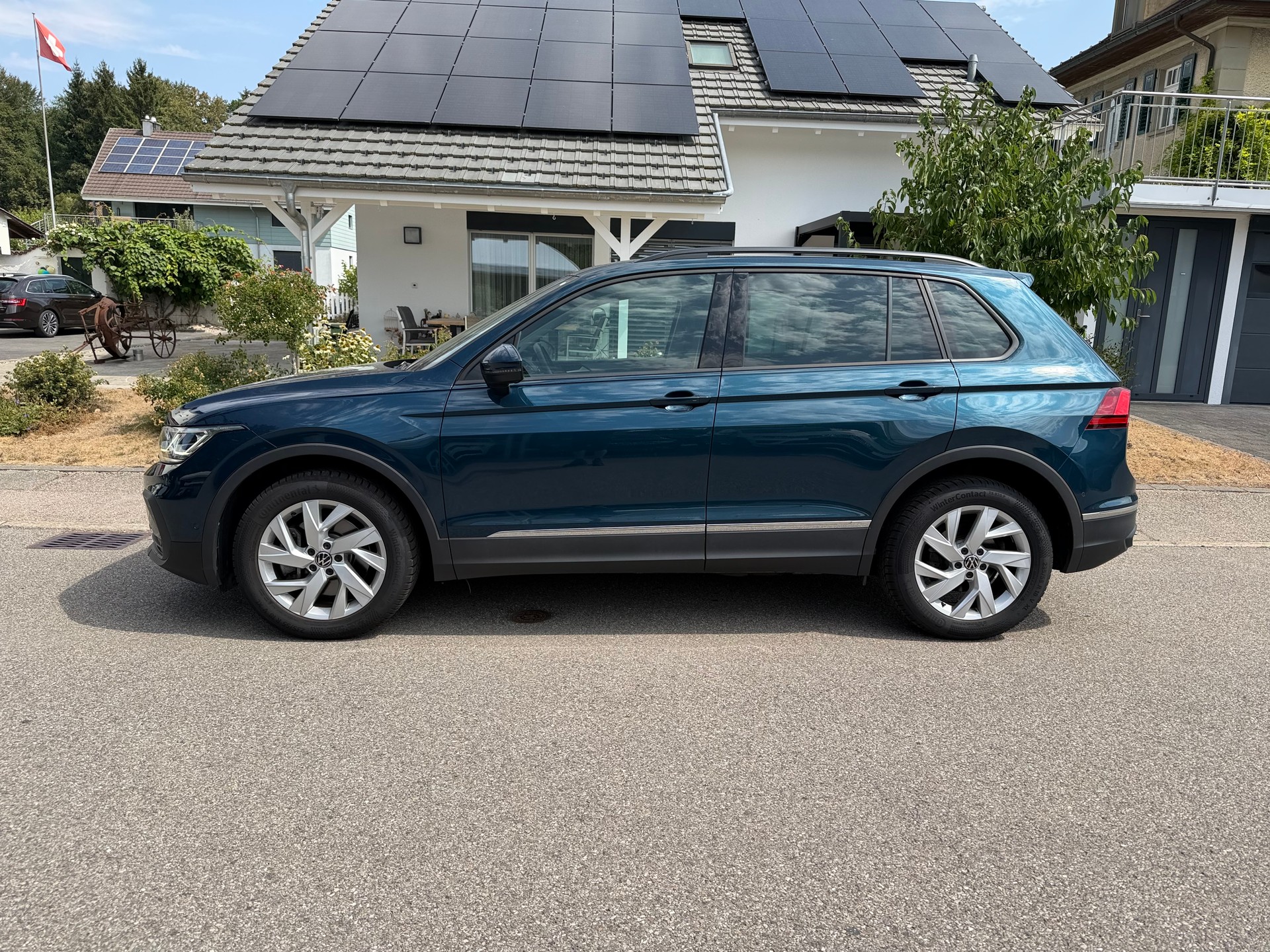 VW Tiguan 2.0TSI Life 4Motion DSG-image-3