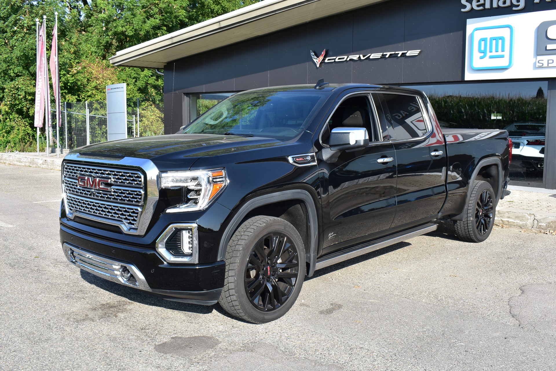 GMC Sierra Denali-image-2