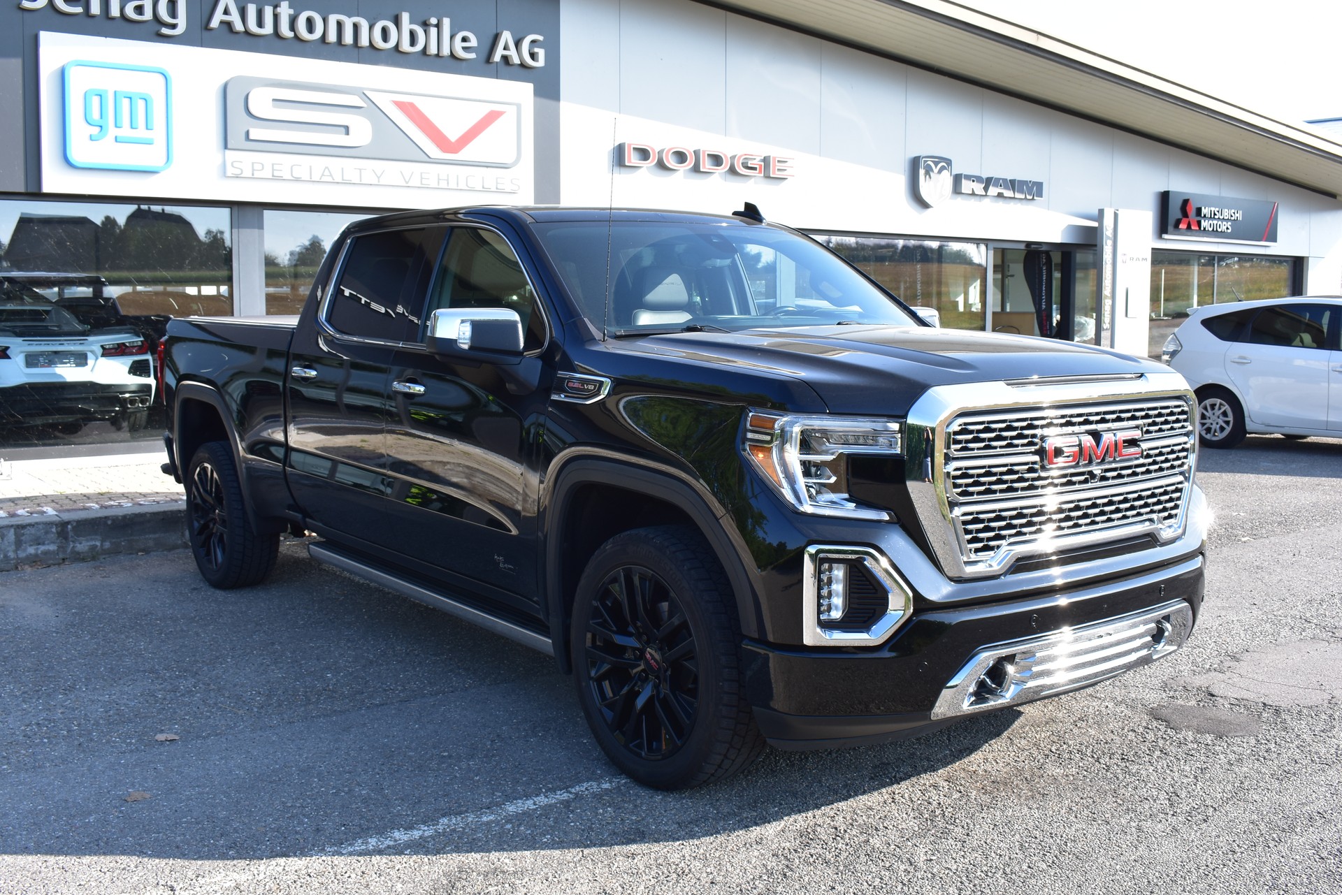 GMC Sierra Denali-image-0