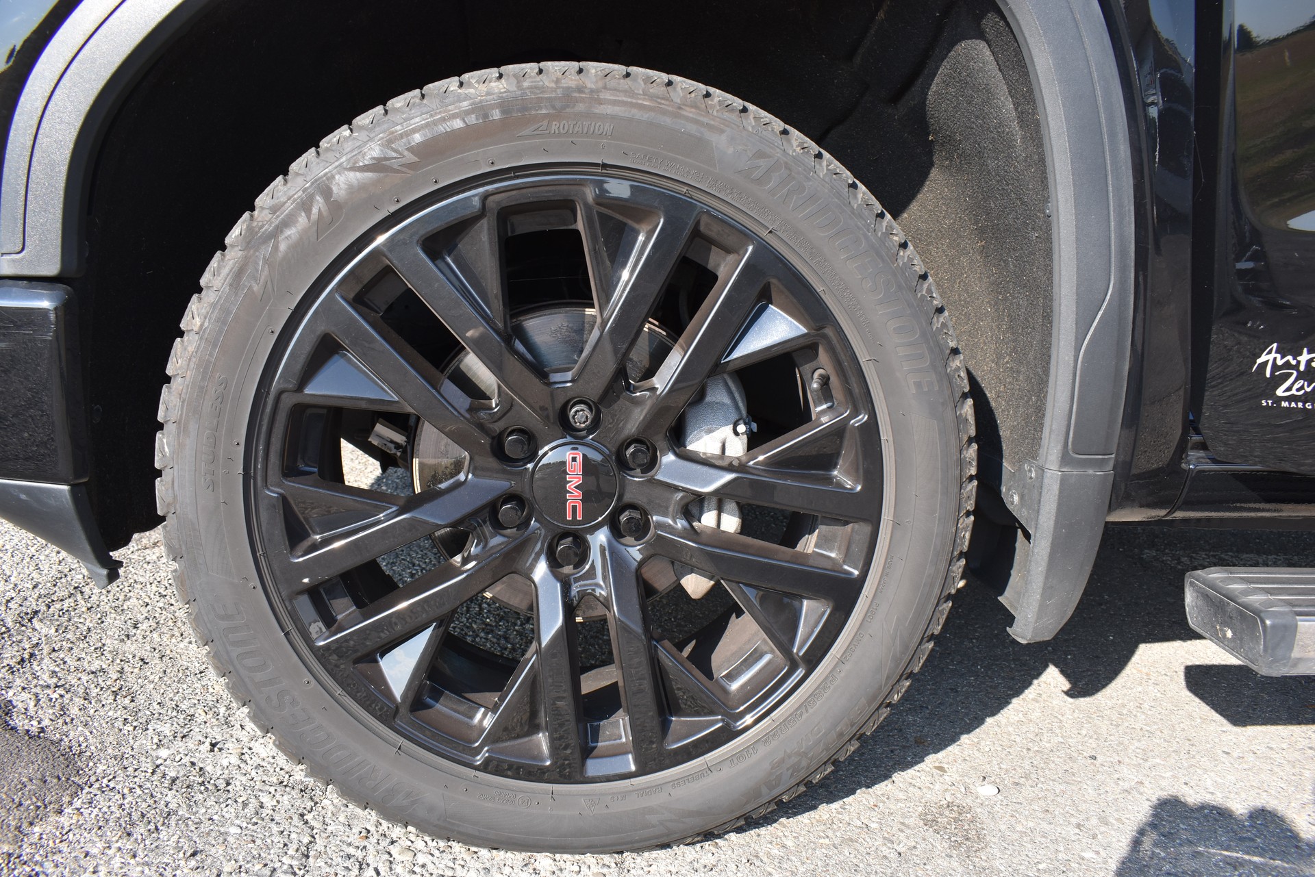 GMC Sierra Denali-image-11