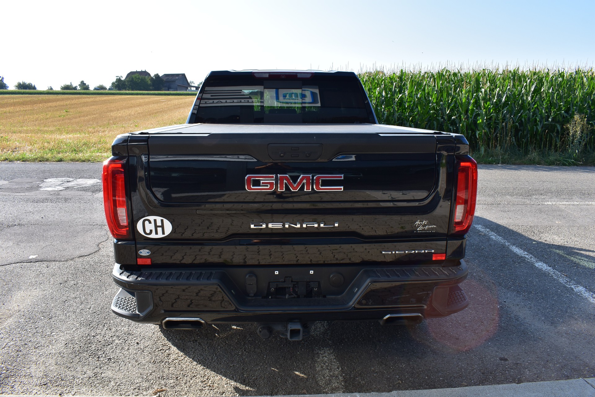 GMC Sierra Denali-image-5