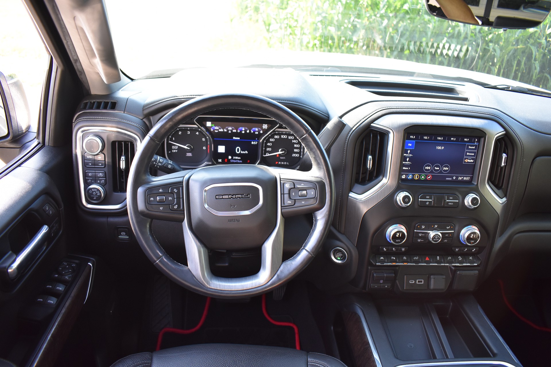GMC Sierra Denali-image-8