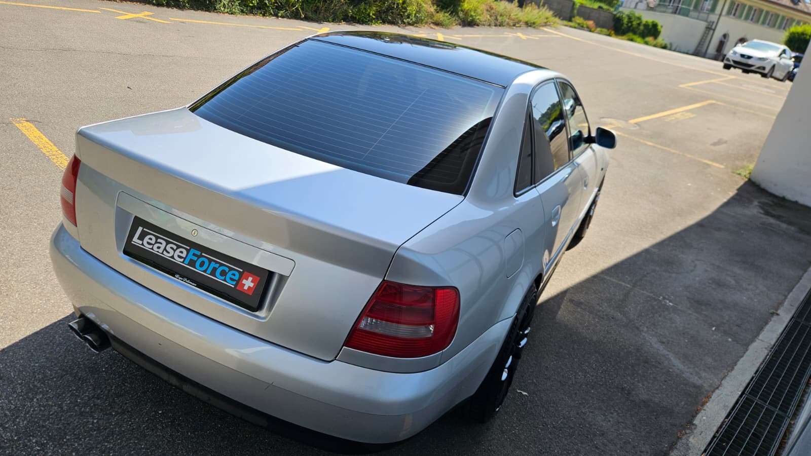 AUDI A4-image-7