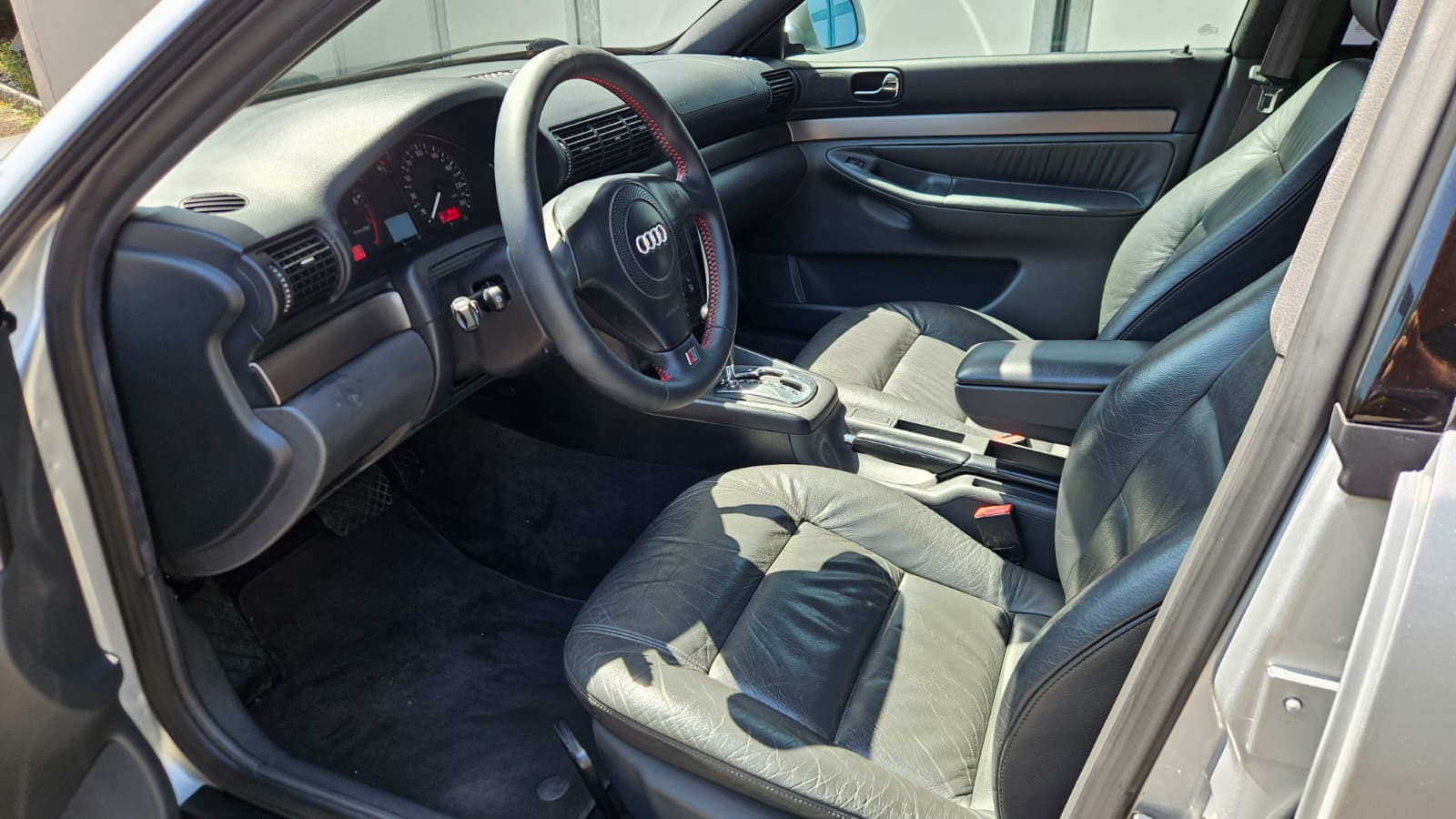 AUDI A4-image-13