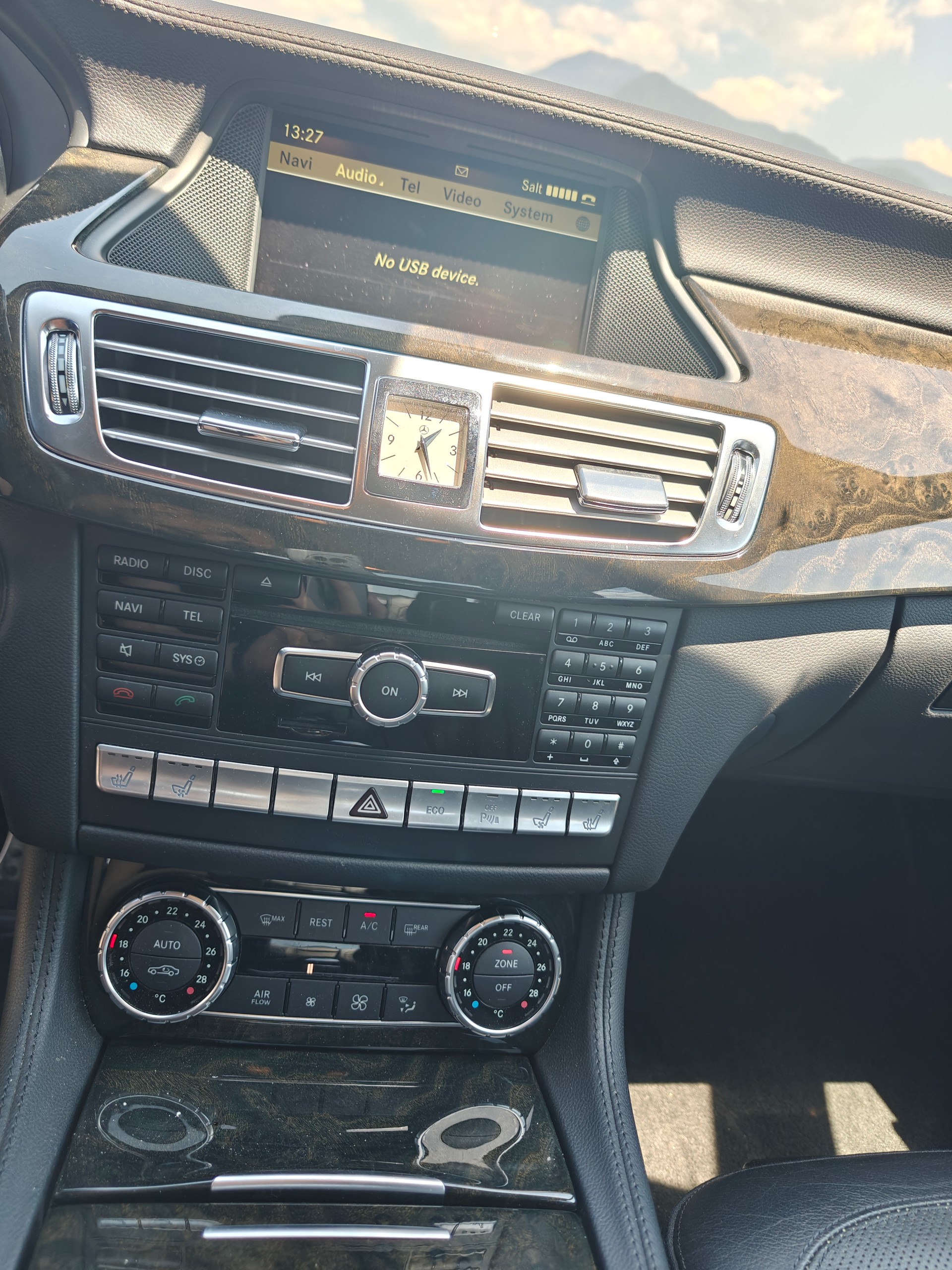 MERCEDES-BENZ CLS 500 V8 BlueEF 4matic-image-11