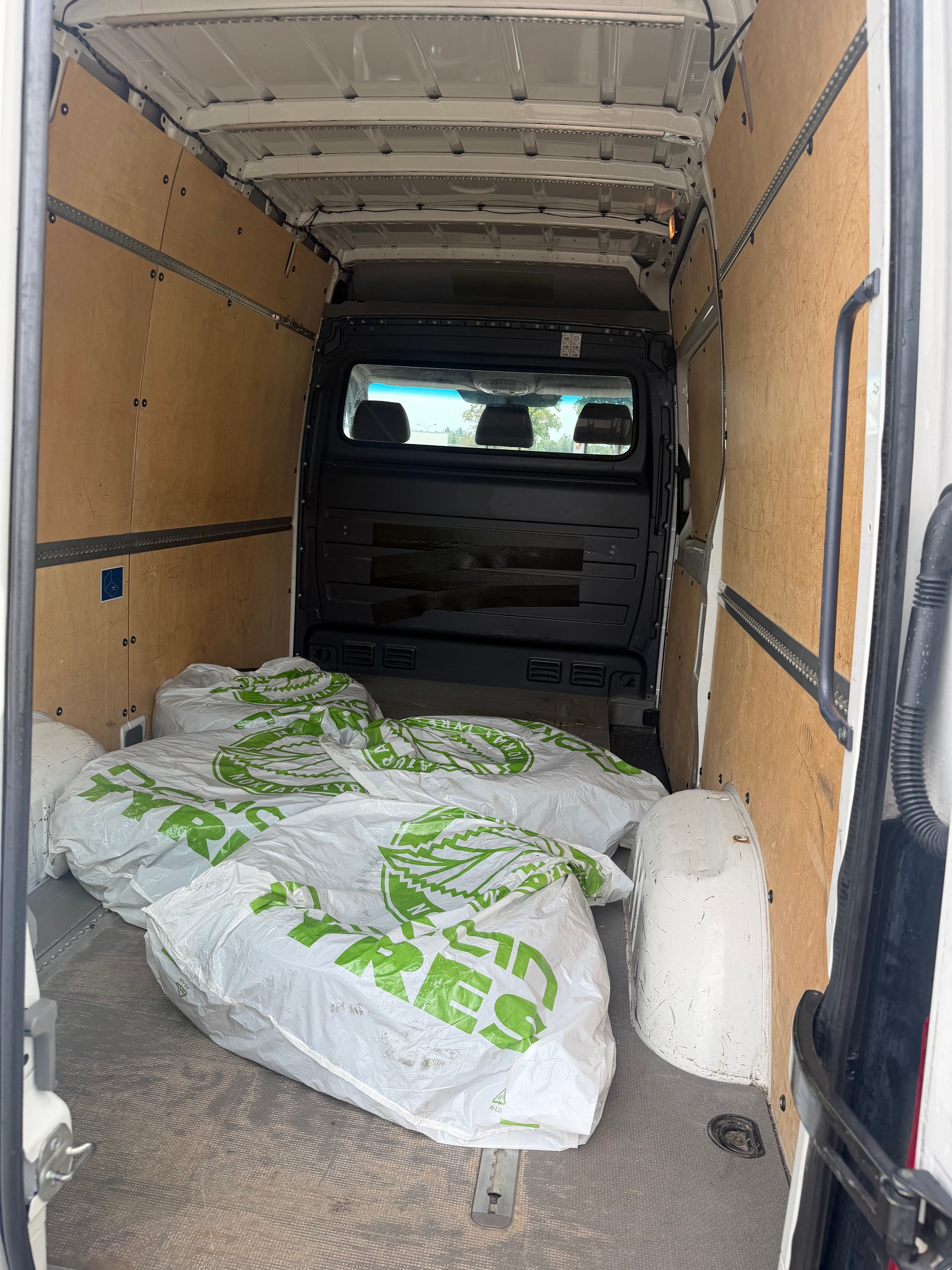 VW Crafter 35 2.0 TDI CR-image-4