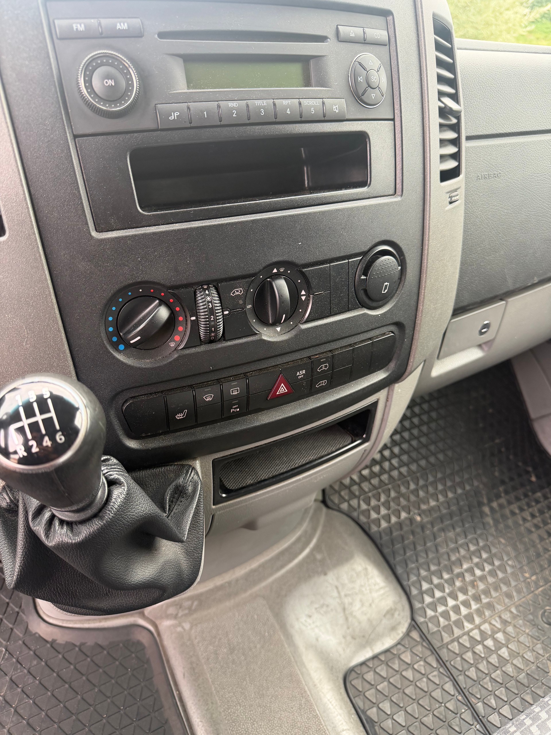 VW Crafter 35 2.0 TDI CR-image-6